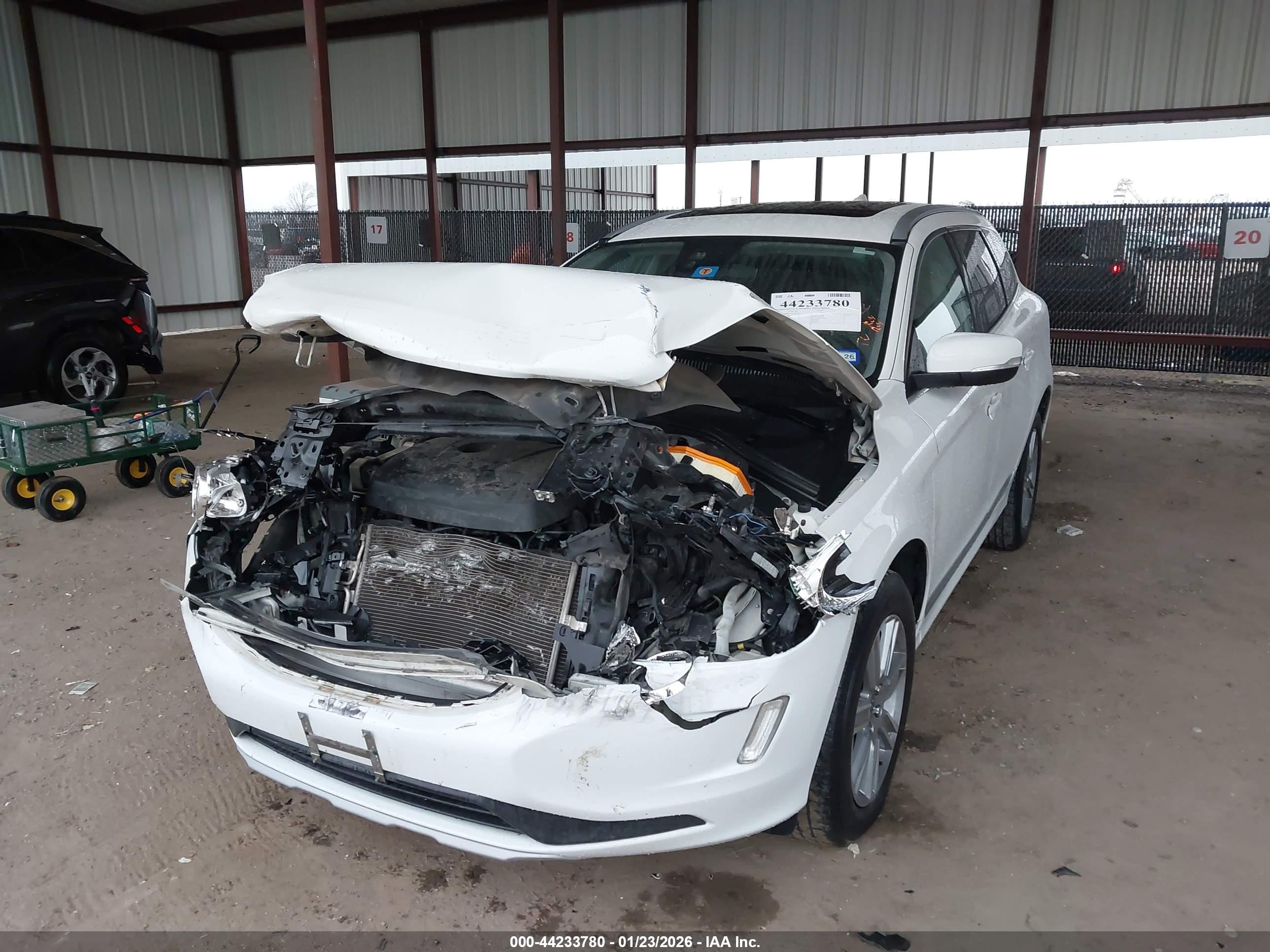 VOLVO XC60 image 2