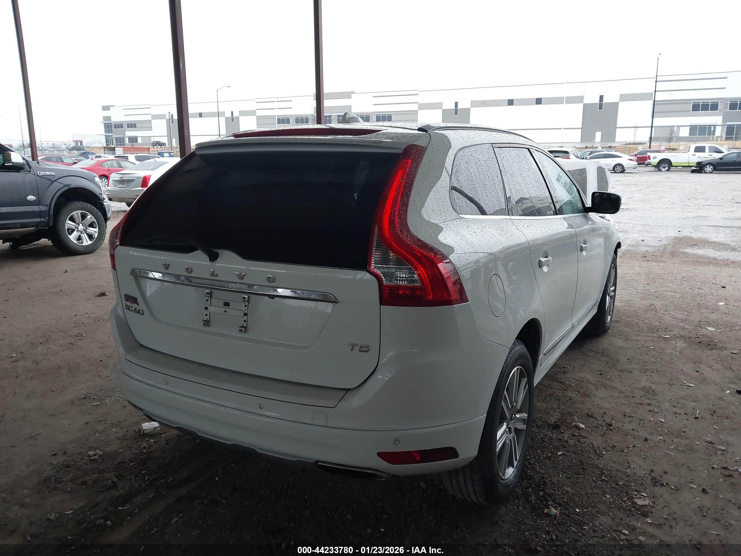 VOLVO XC60 image 4