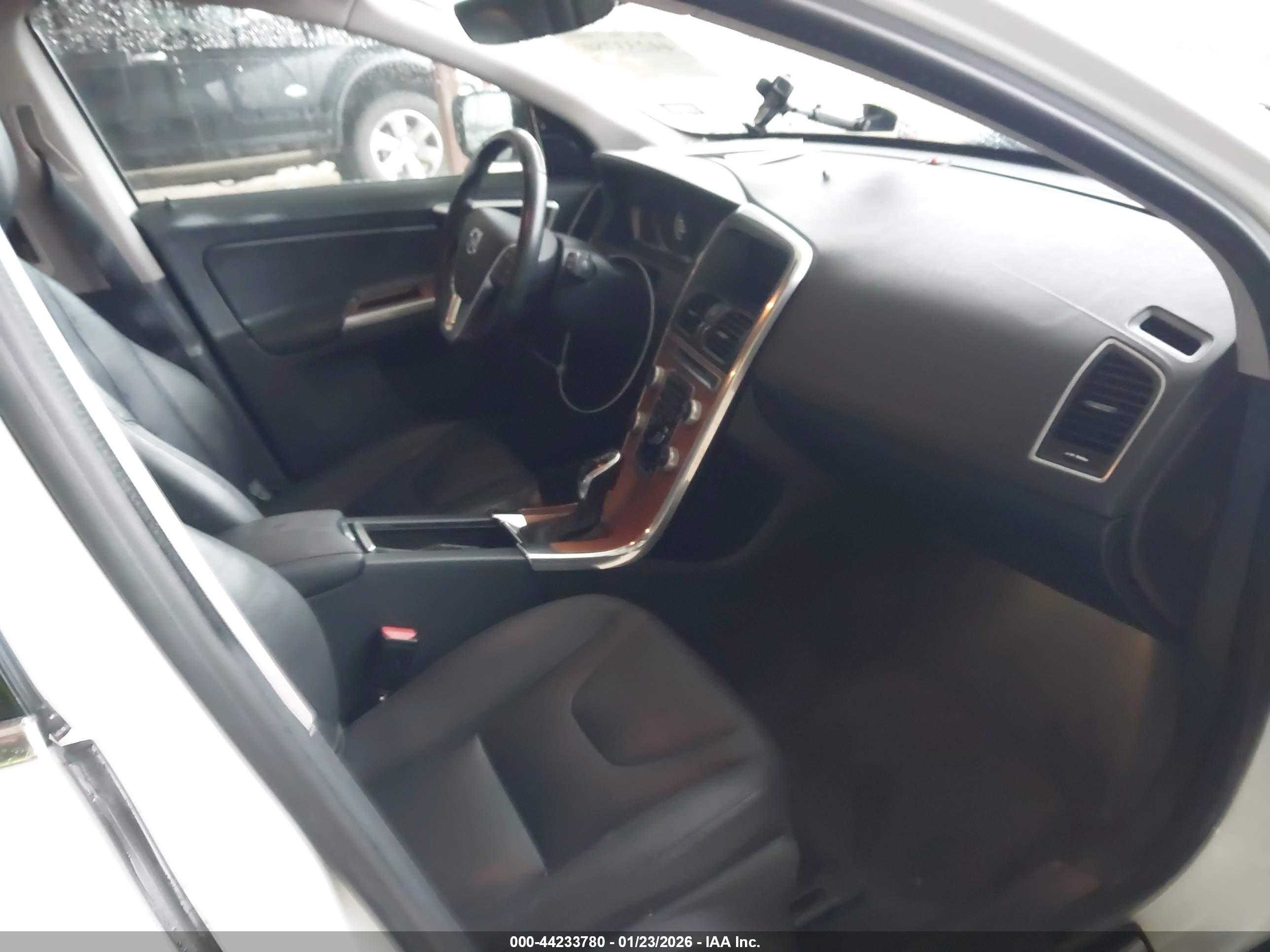VOLVO XC60 image 5