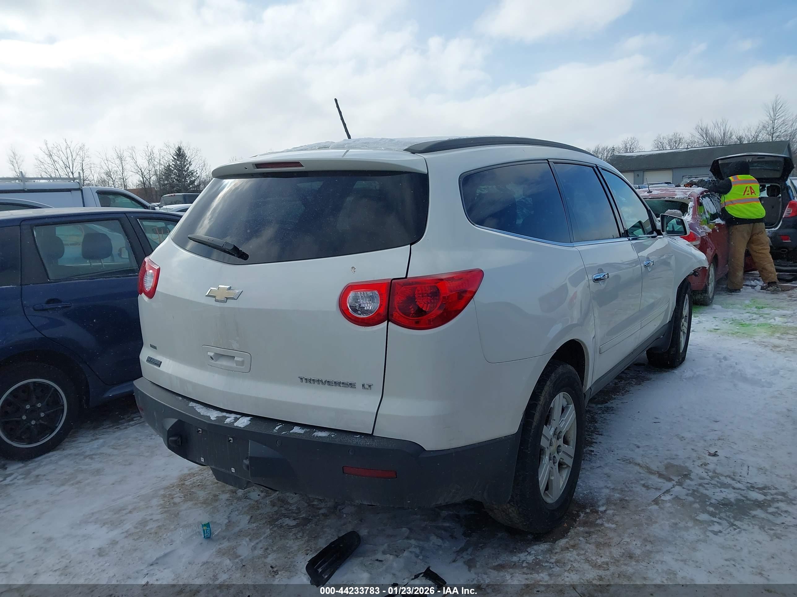 CHEVROLET TRAVERSE image 4