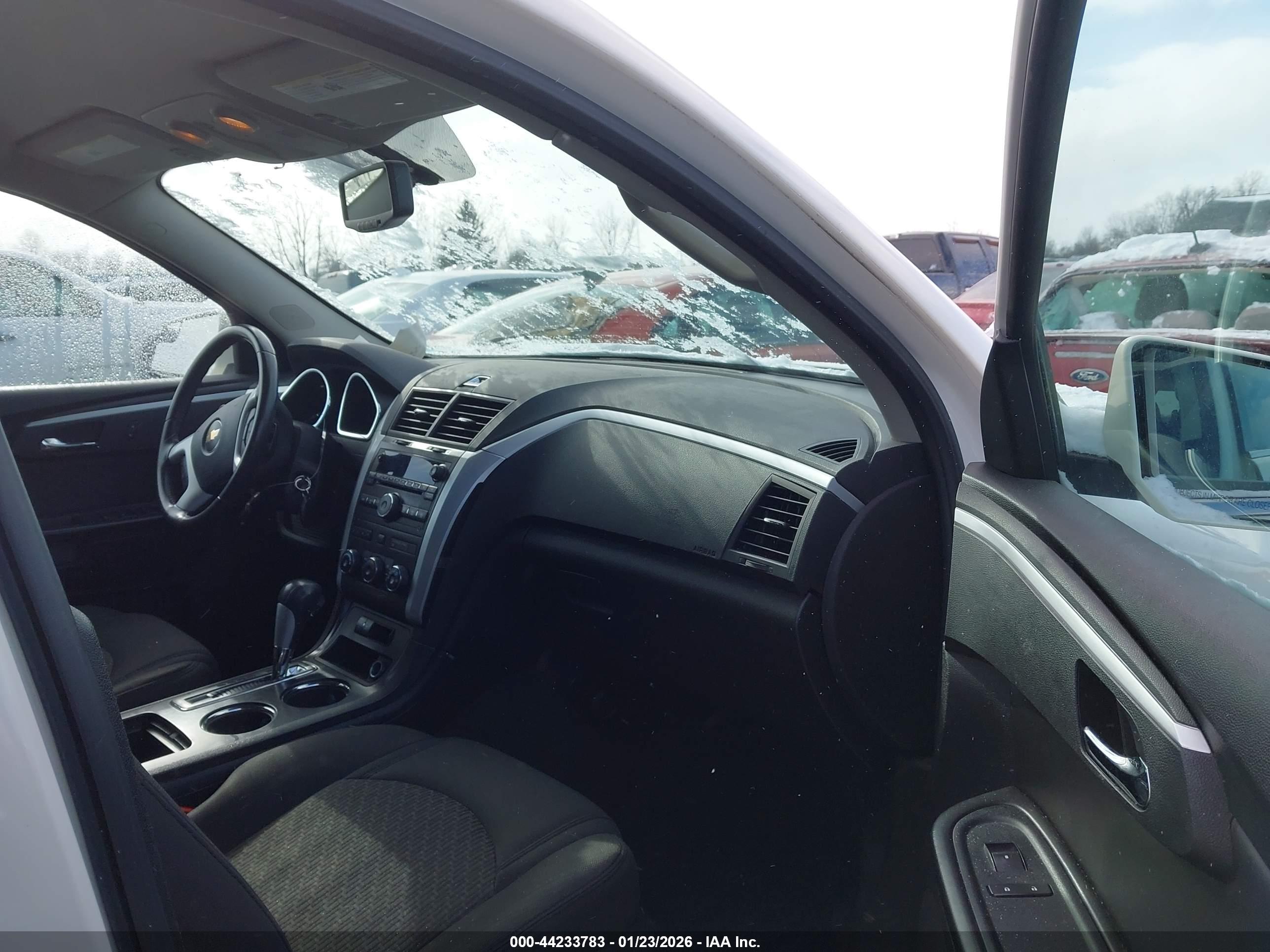 CHEVROLET TRAVERSE image 5