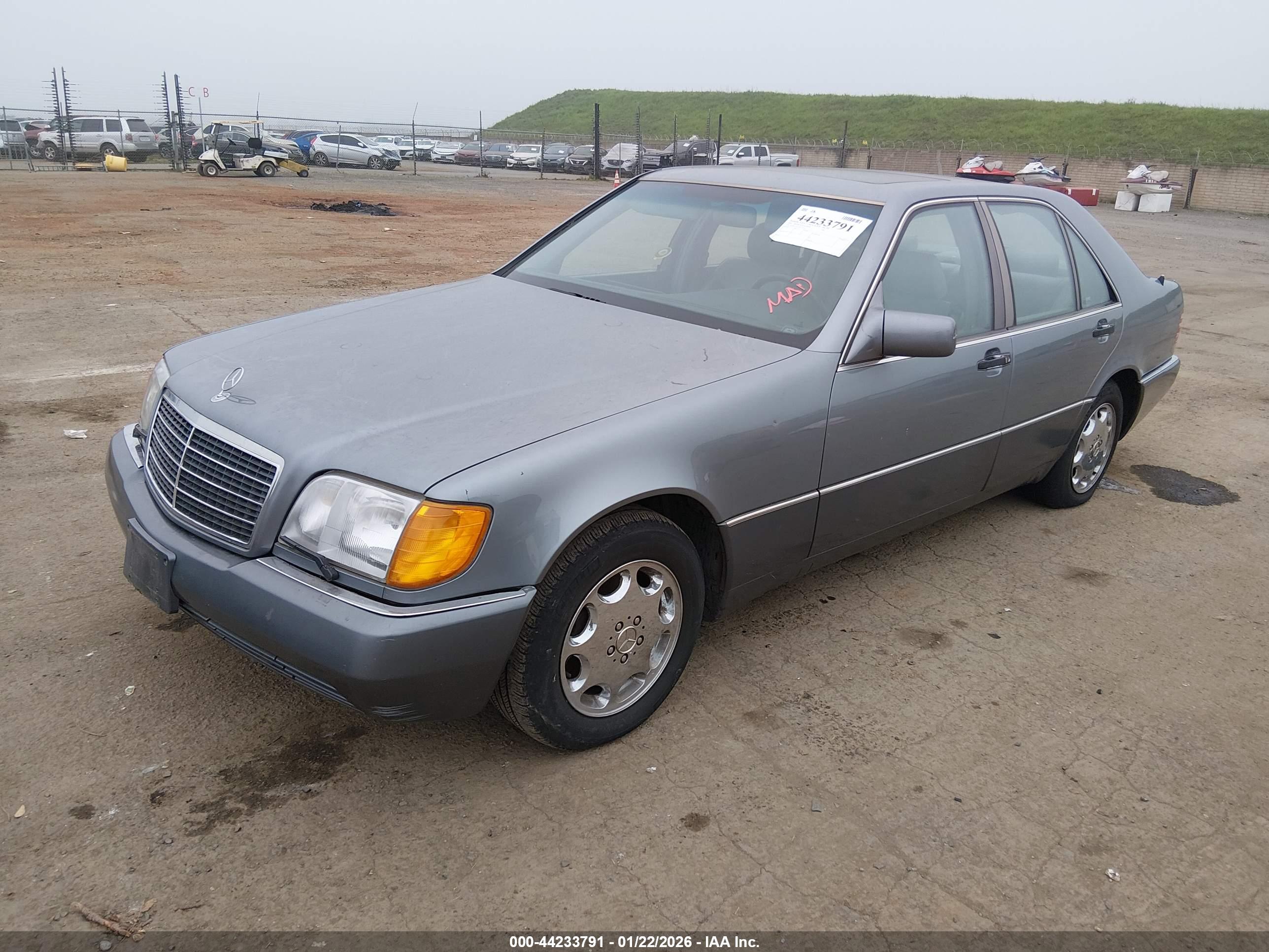 MERCEDES-BENZ 300 image 2