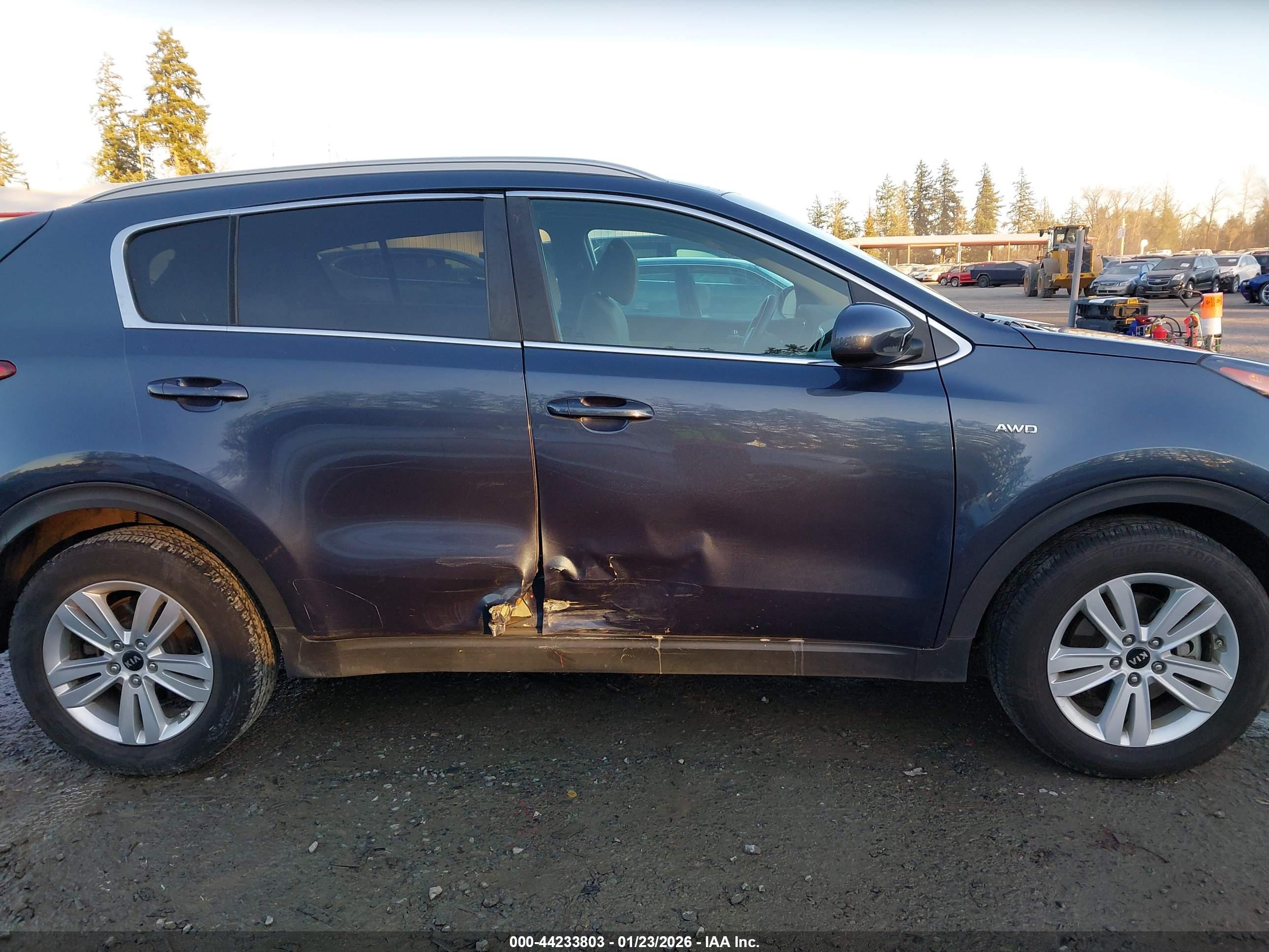 KIA SPORTAGE image 6