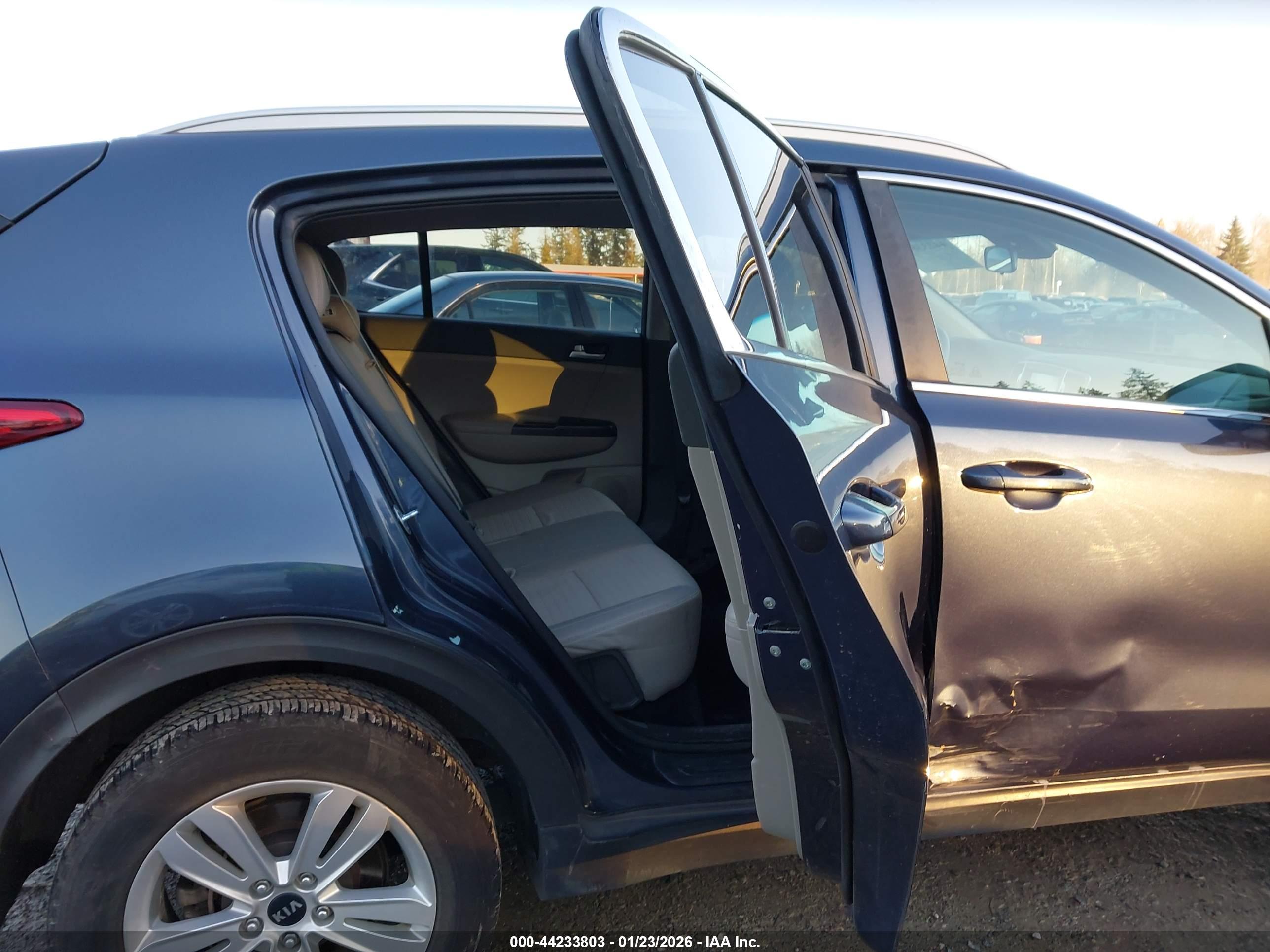 KIA SPORTAGE image 8