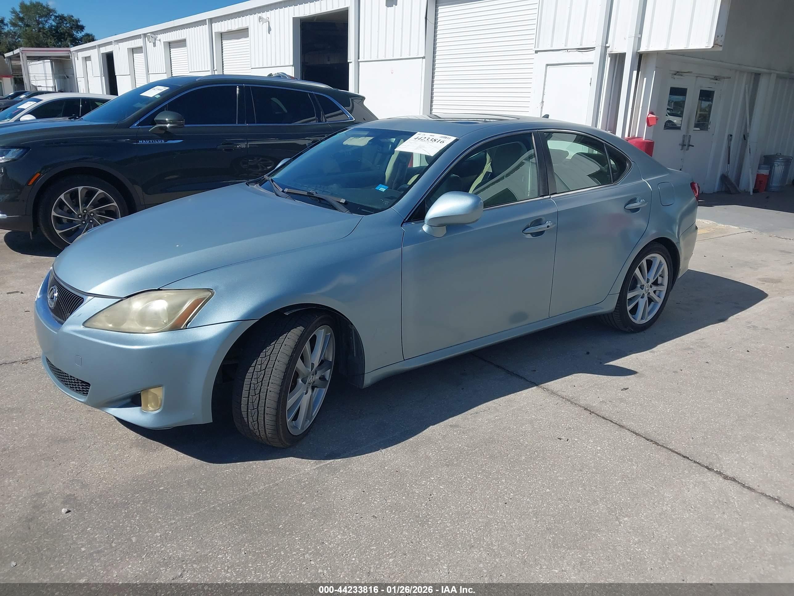 LEXUS IS image 2