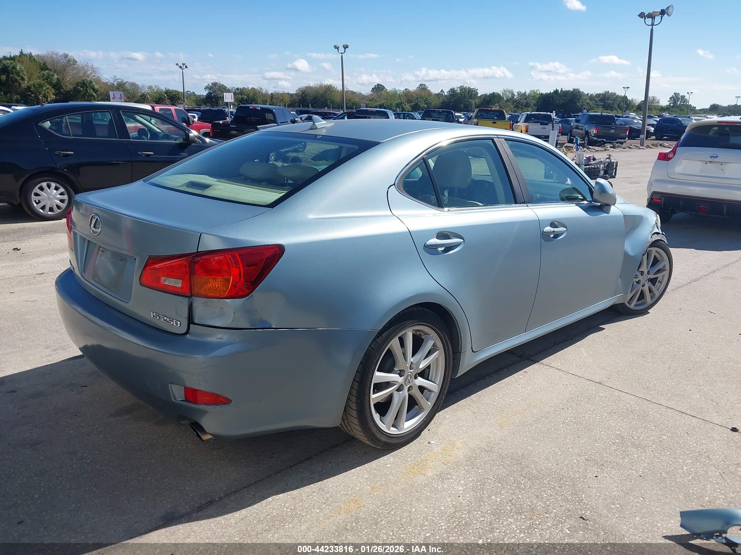 LEXUS IS image 4
