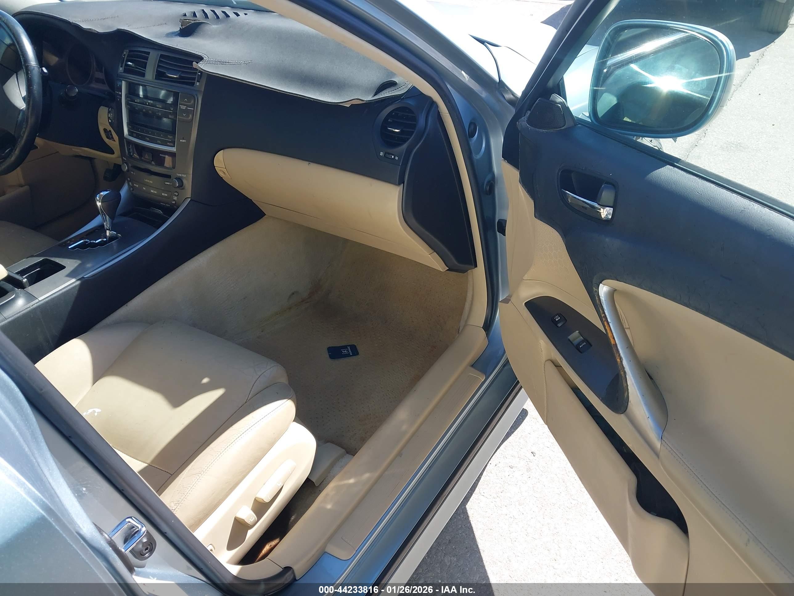 LEXUS IS image 5