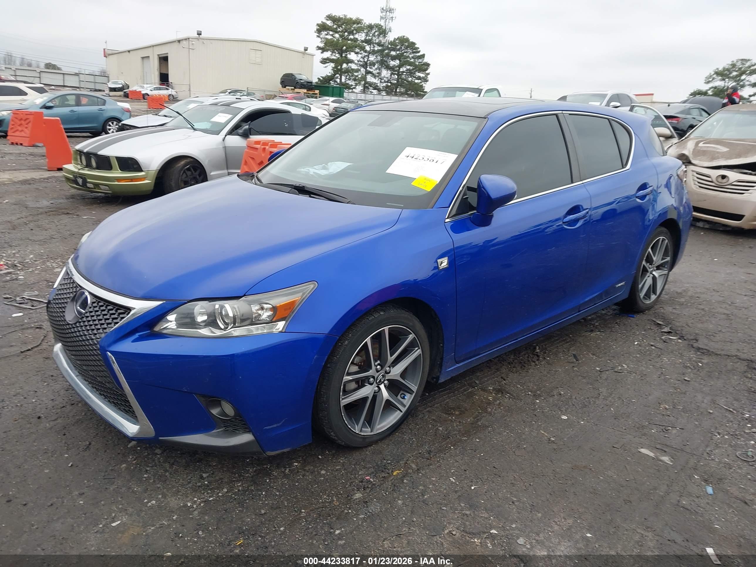 LEXUS CT image 2