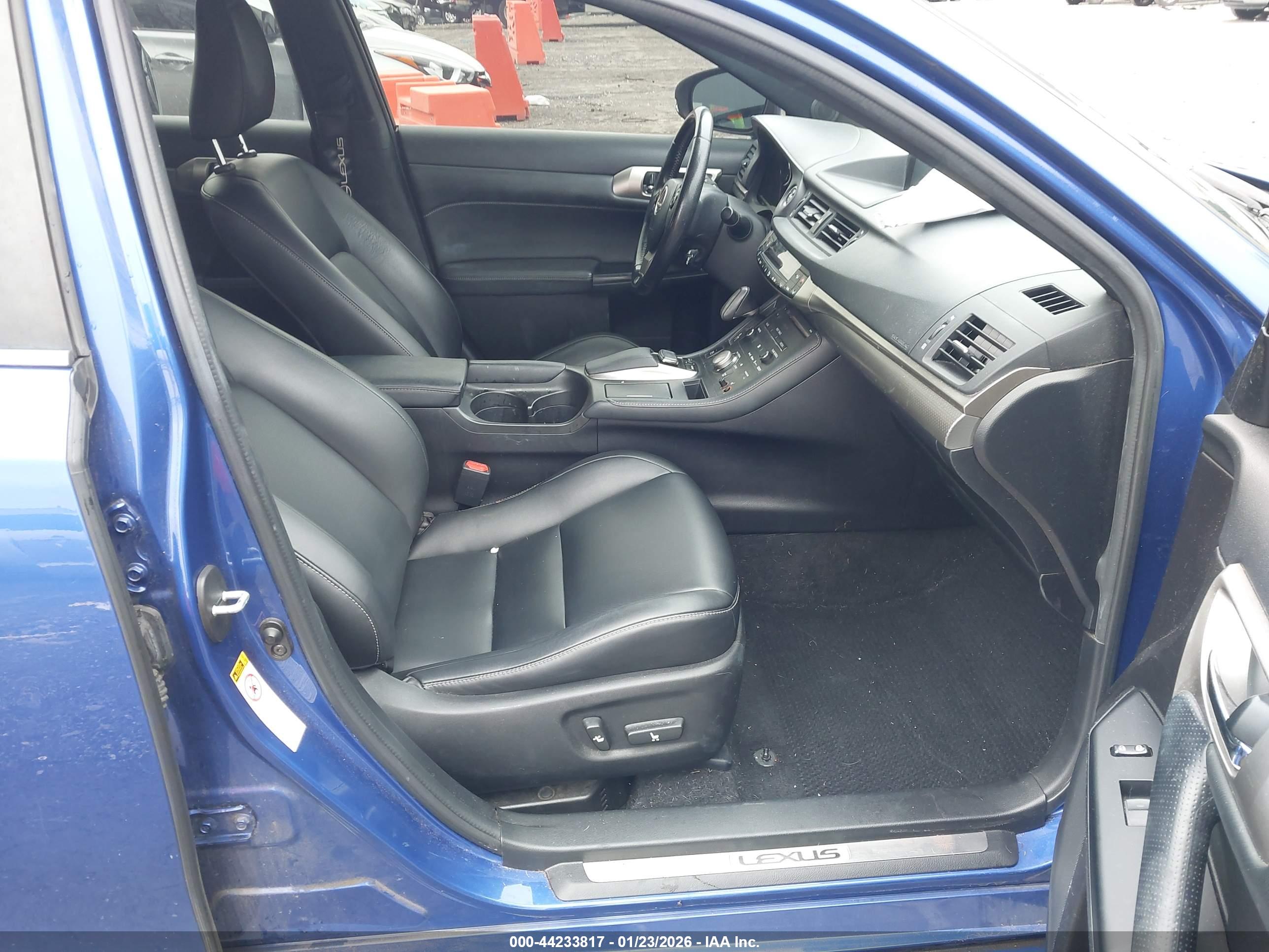 LEXUS CT image 5