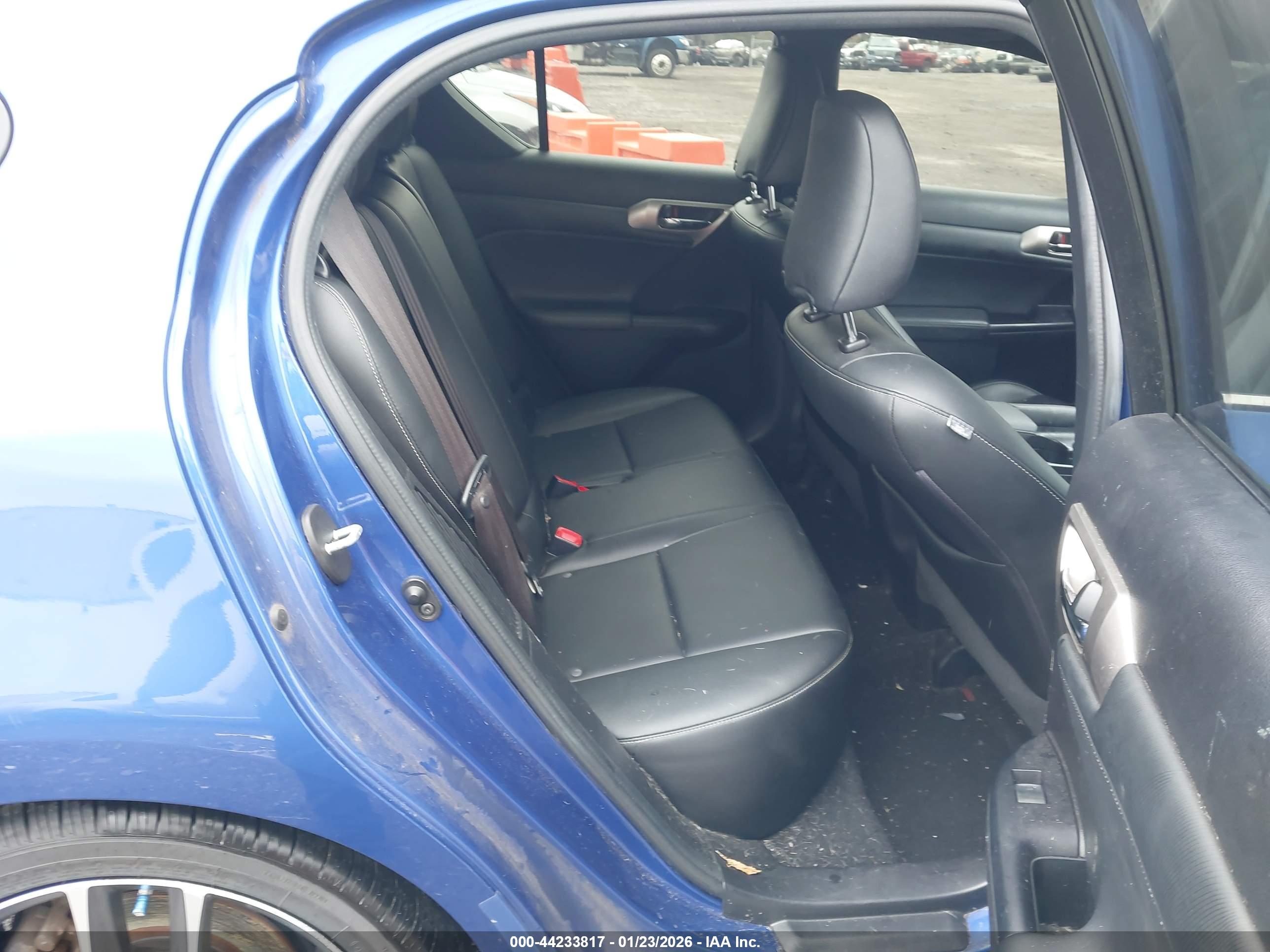 LEXUS CT image 8
