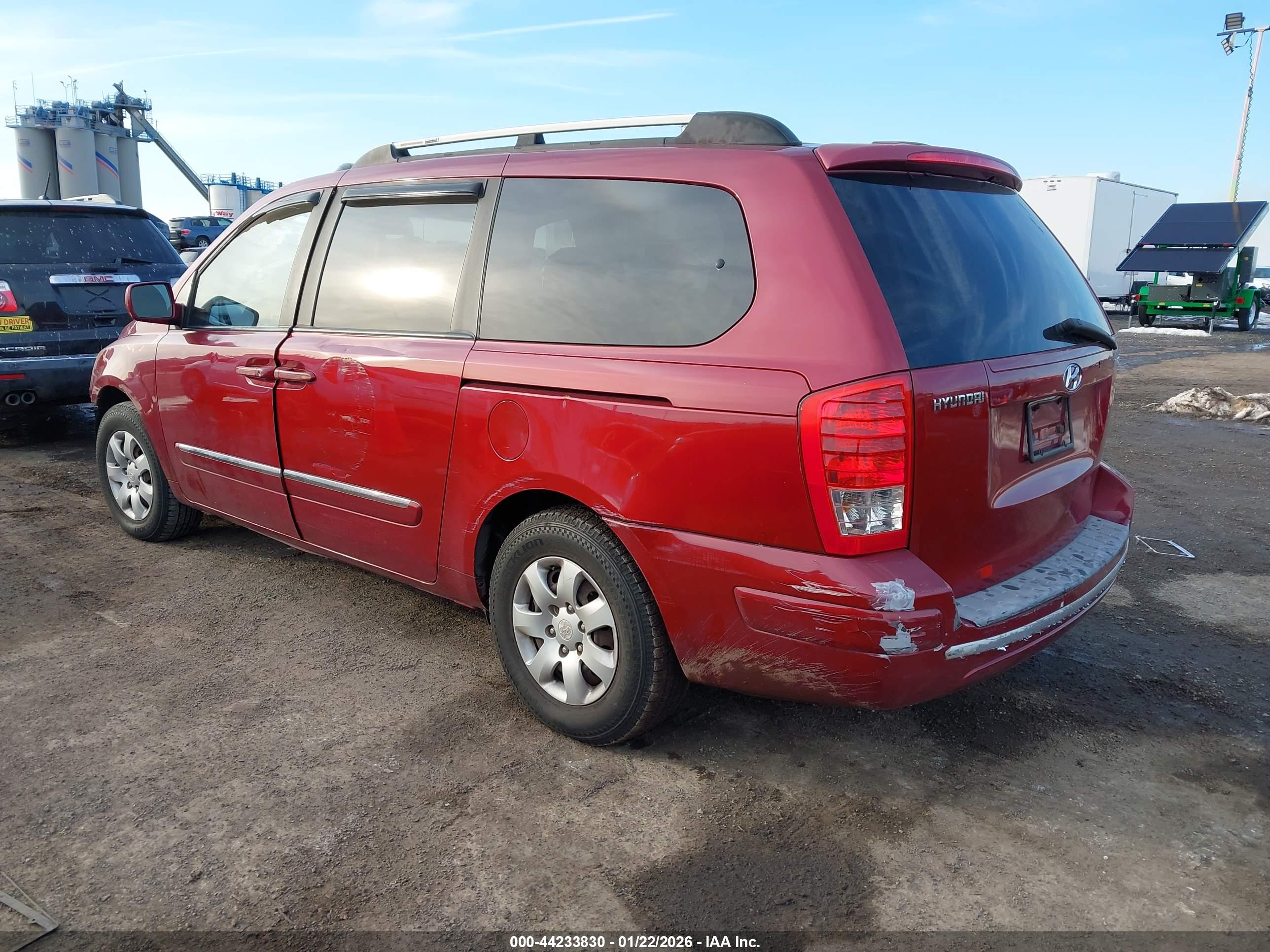 HYUNDAI ENTOURAGE image 3