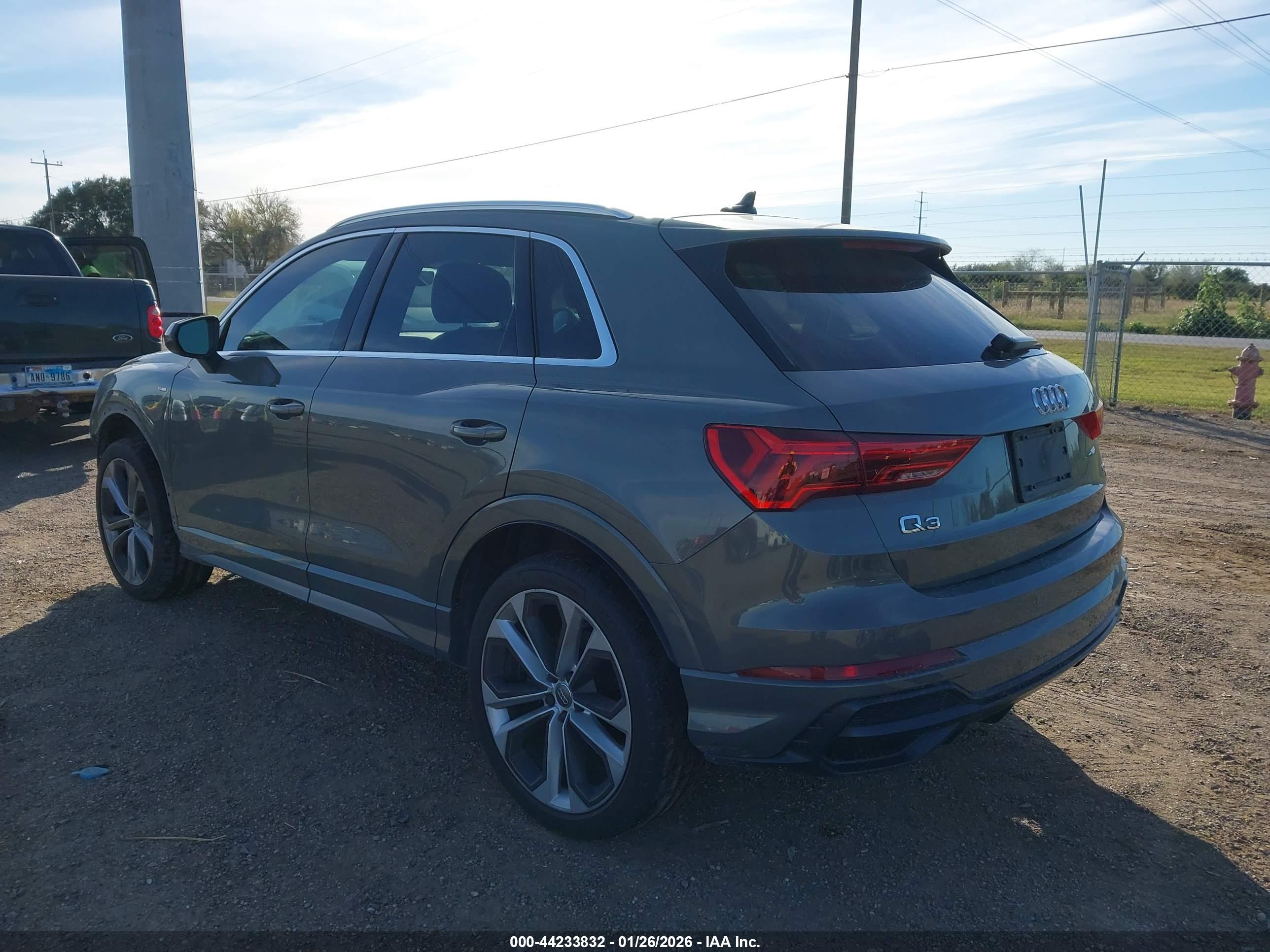 AUDI Q3 image 3