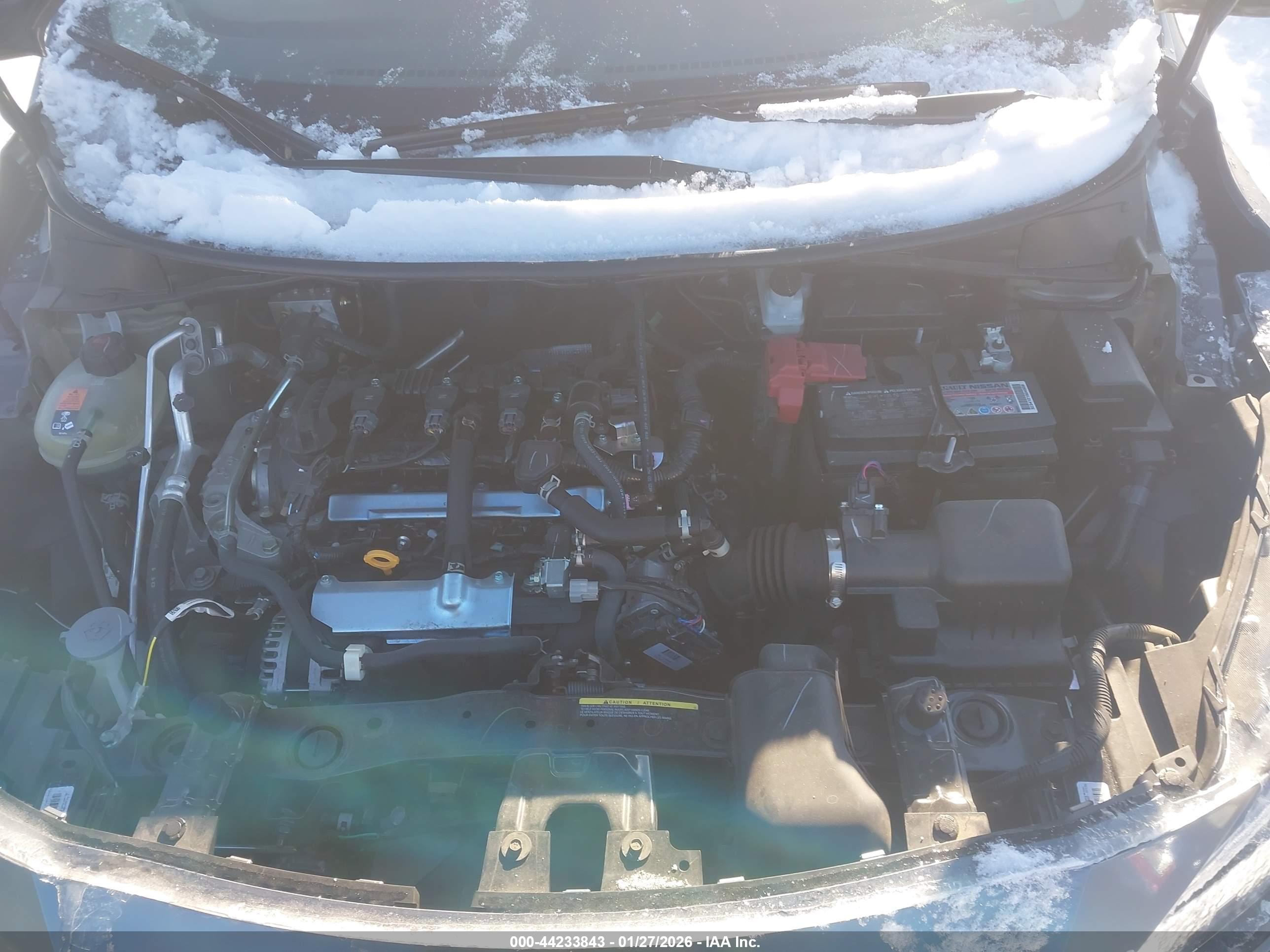 NISSAN VERSA image 10