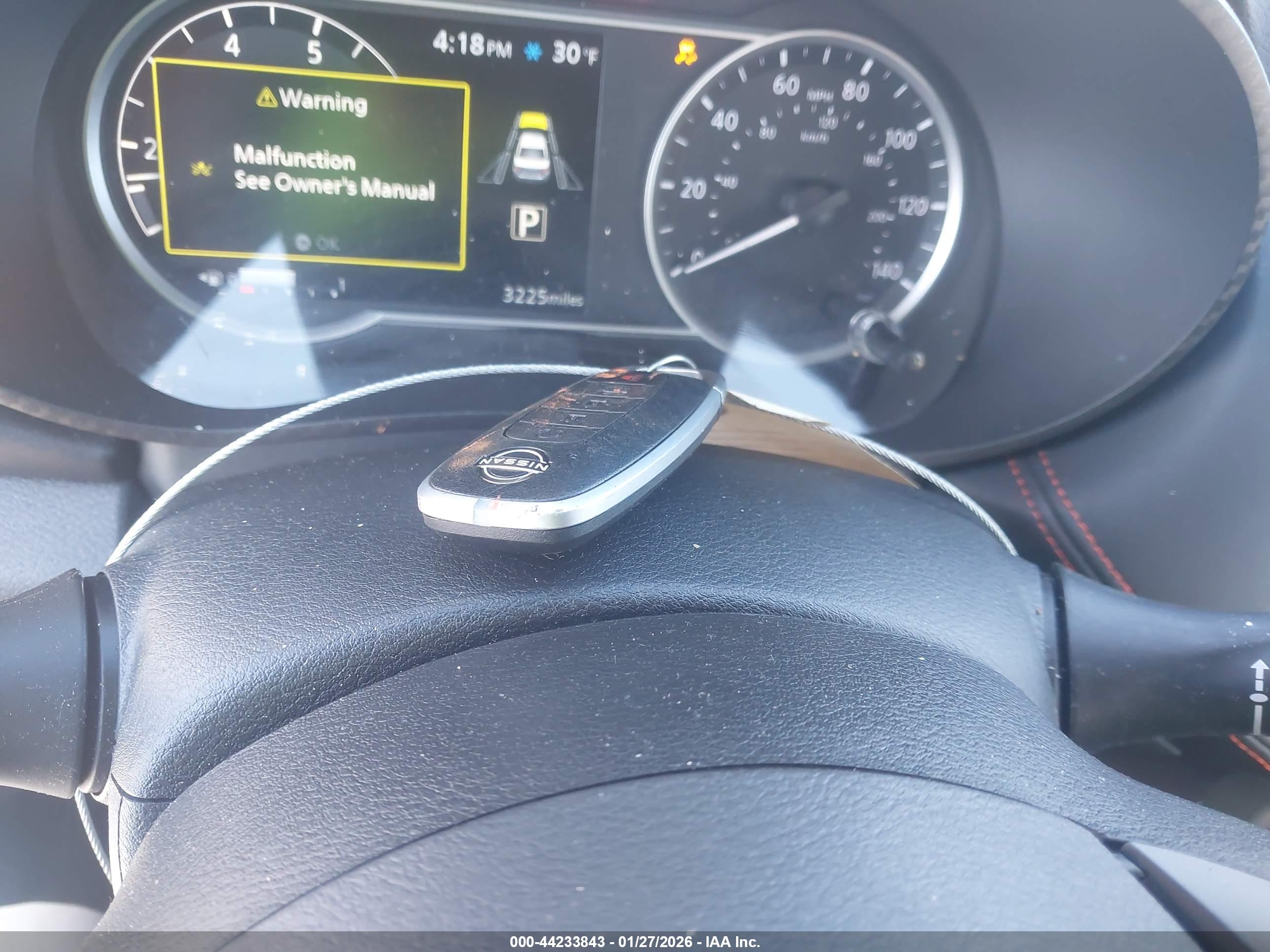 NISSAN VERSA image 11