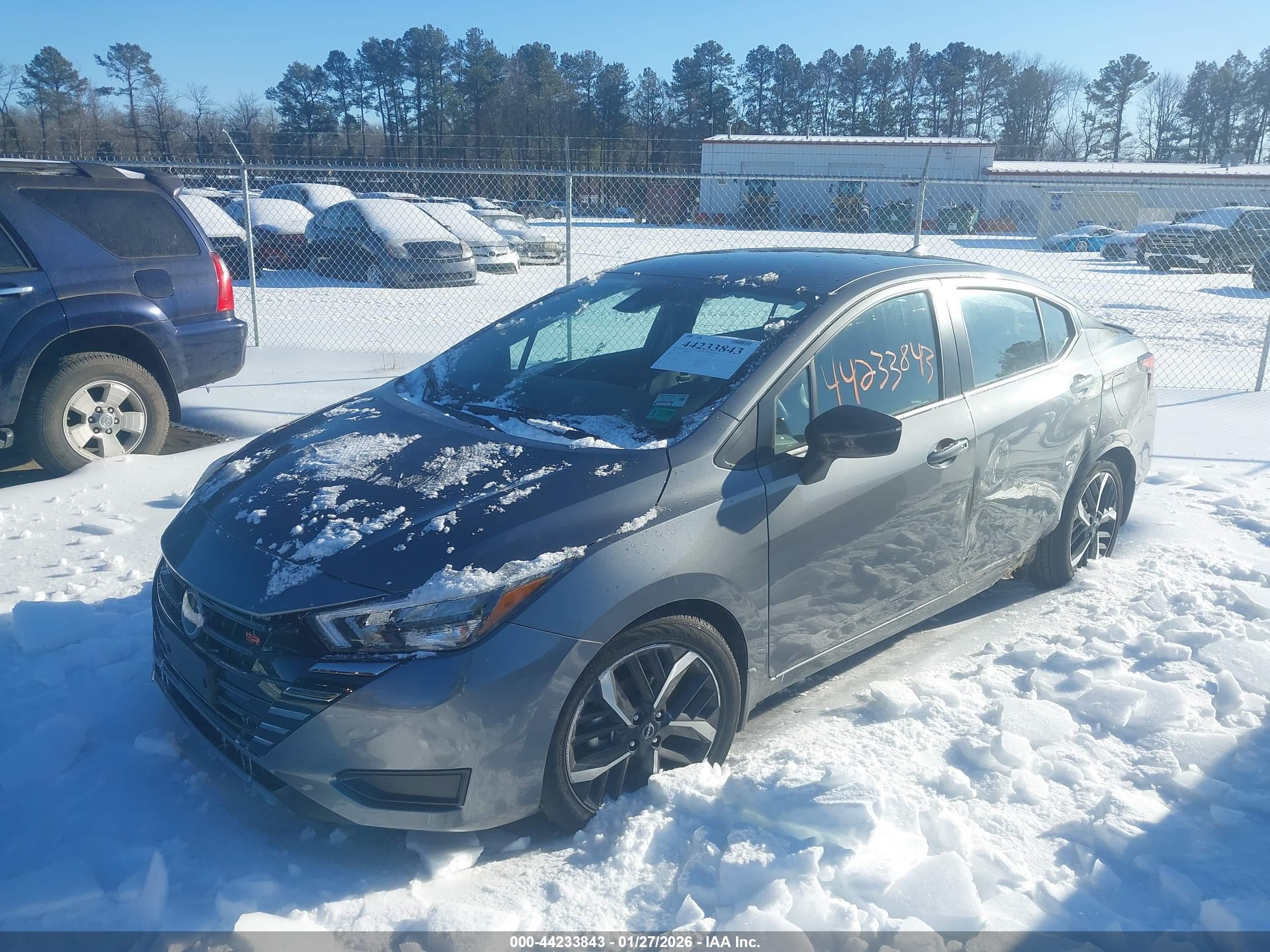 NISSAN VERSA image 2