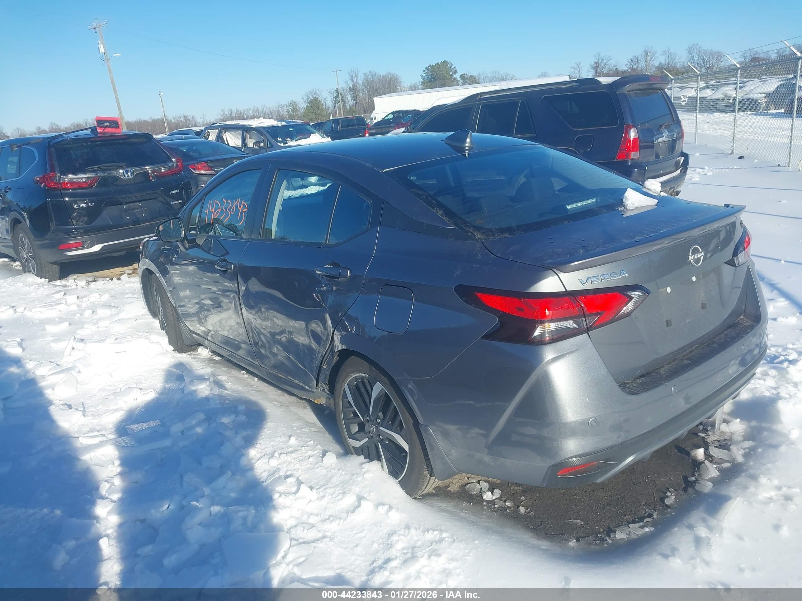 NISSAN VERSA image 3