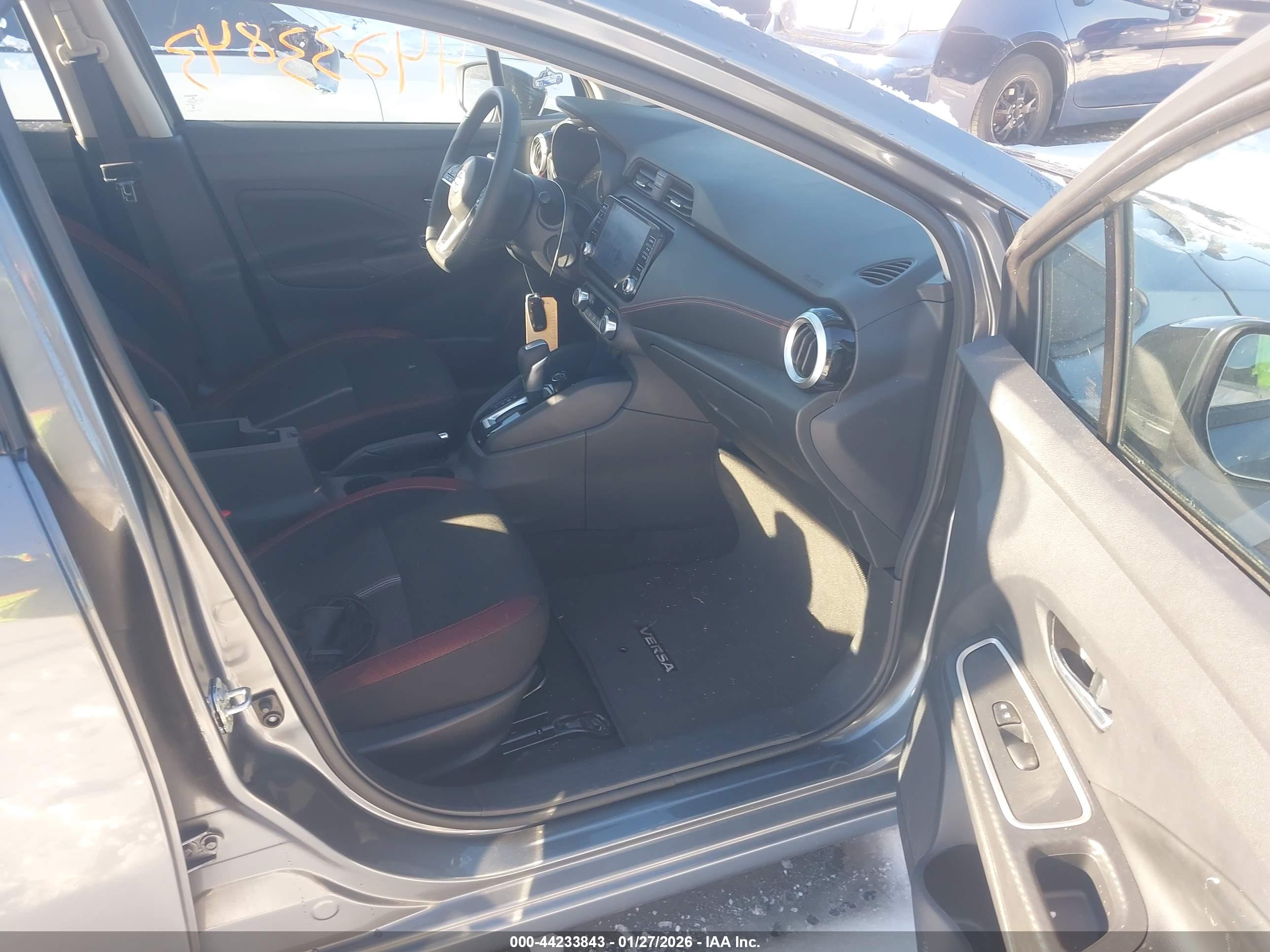 NISSAN VERSA image 5