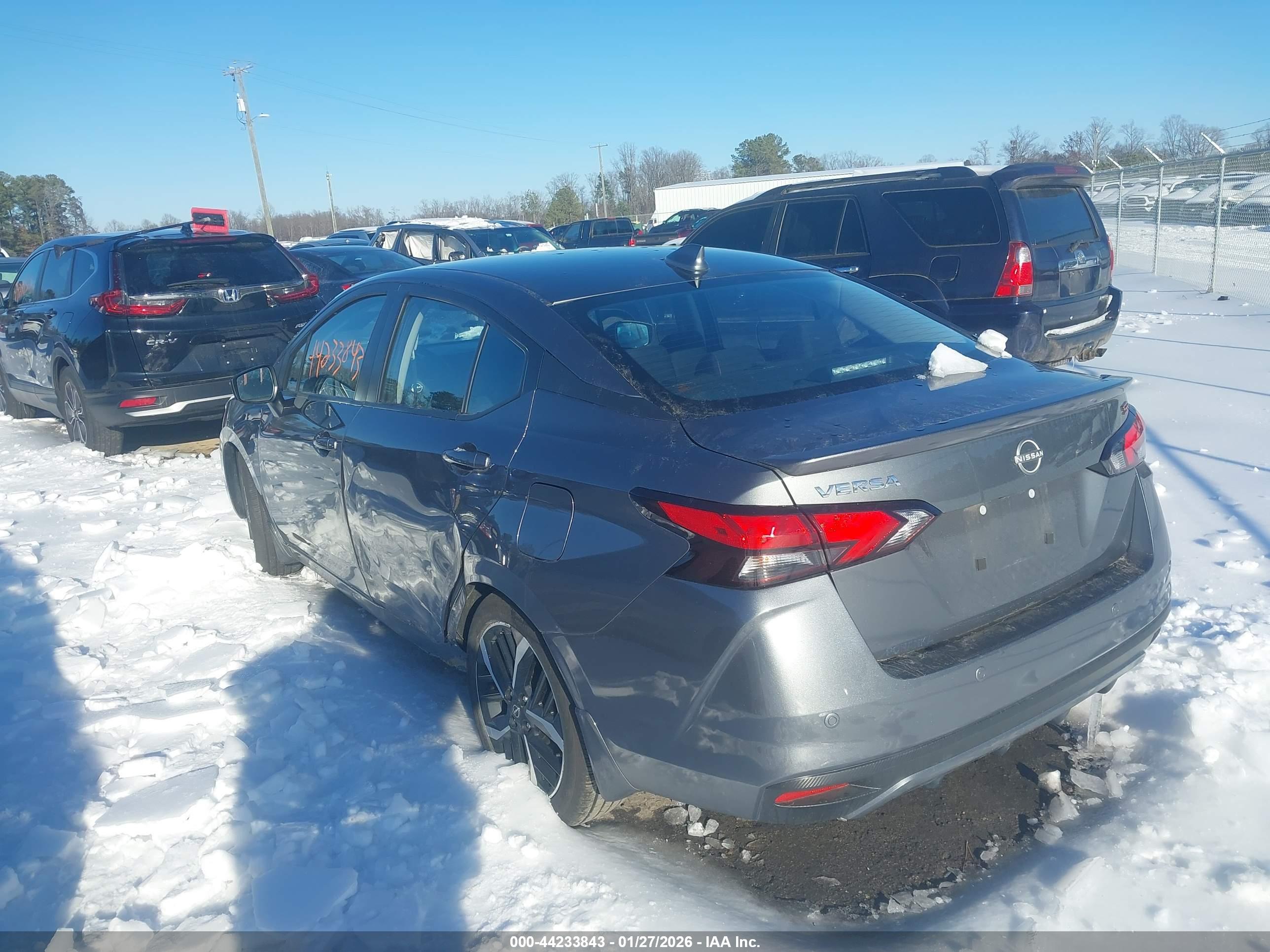 NISSAN VERSA image 6