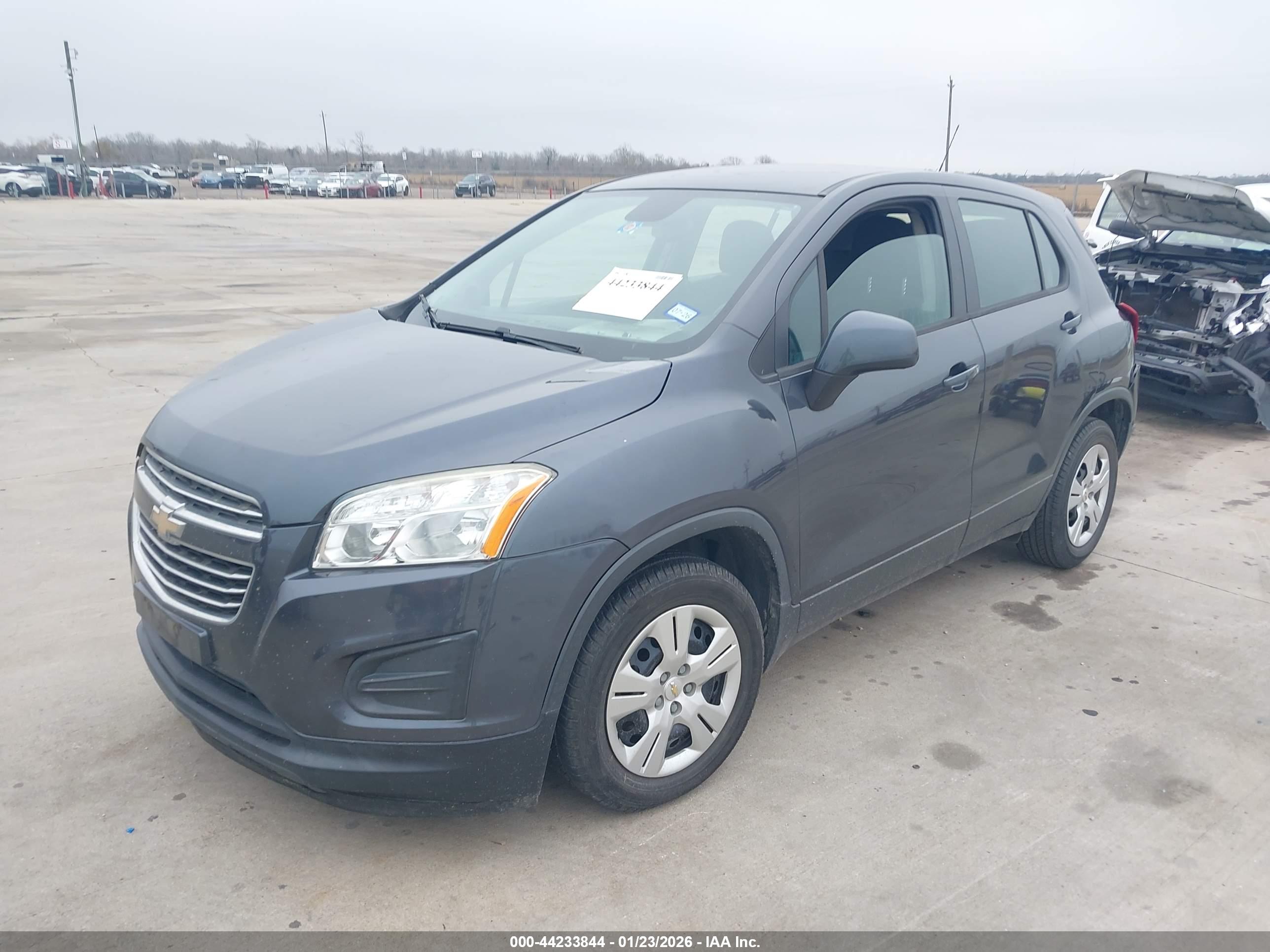 CHEVROLET TRAX image 2