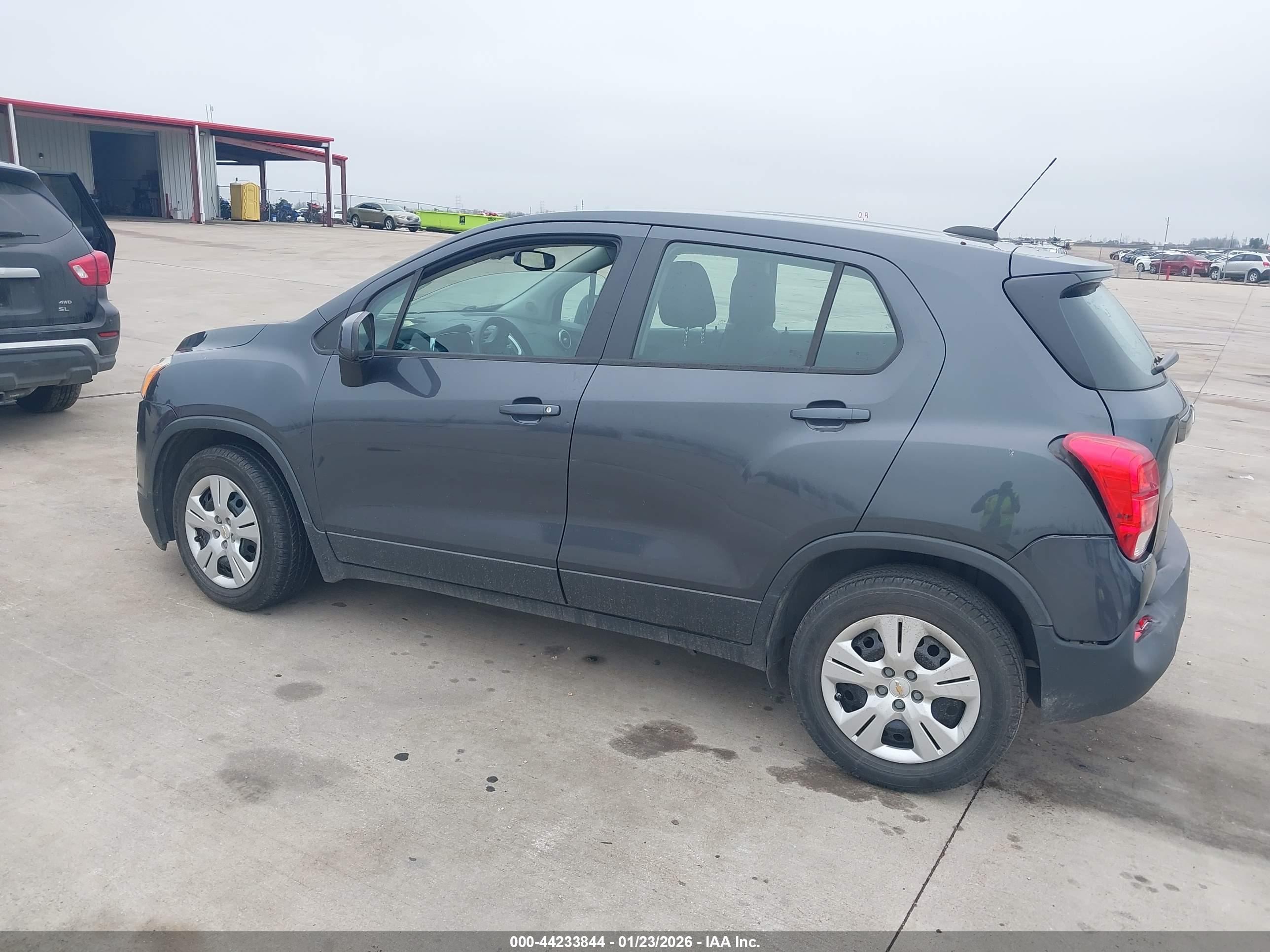 CHEVROLET TRAX image 3