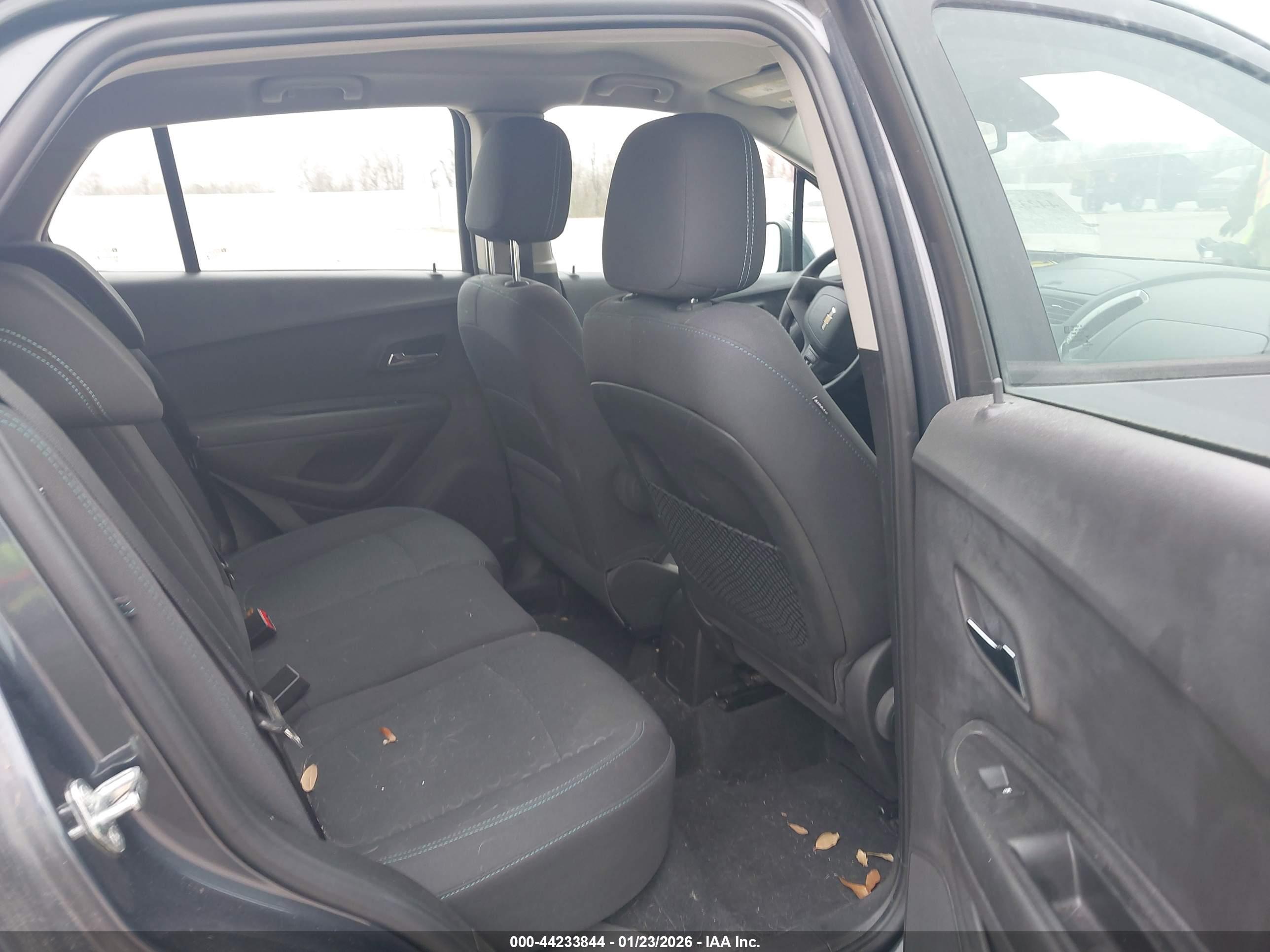 CHEVROLET TRAX image 8