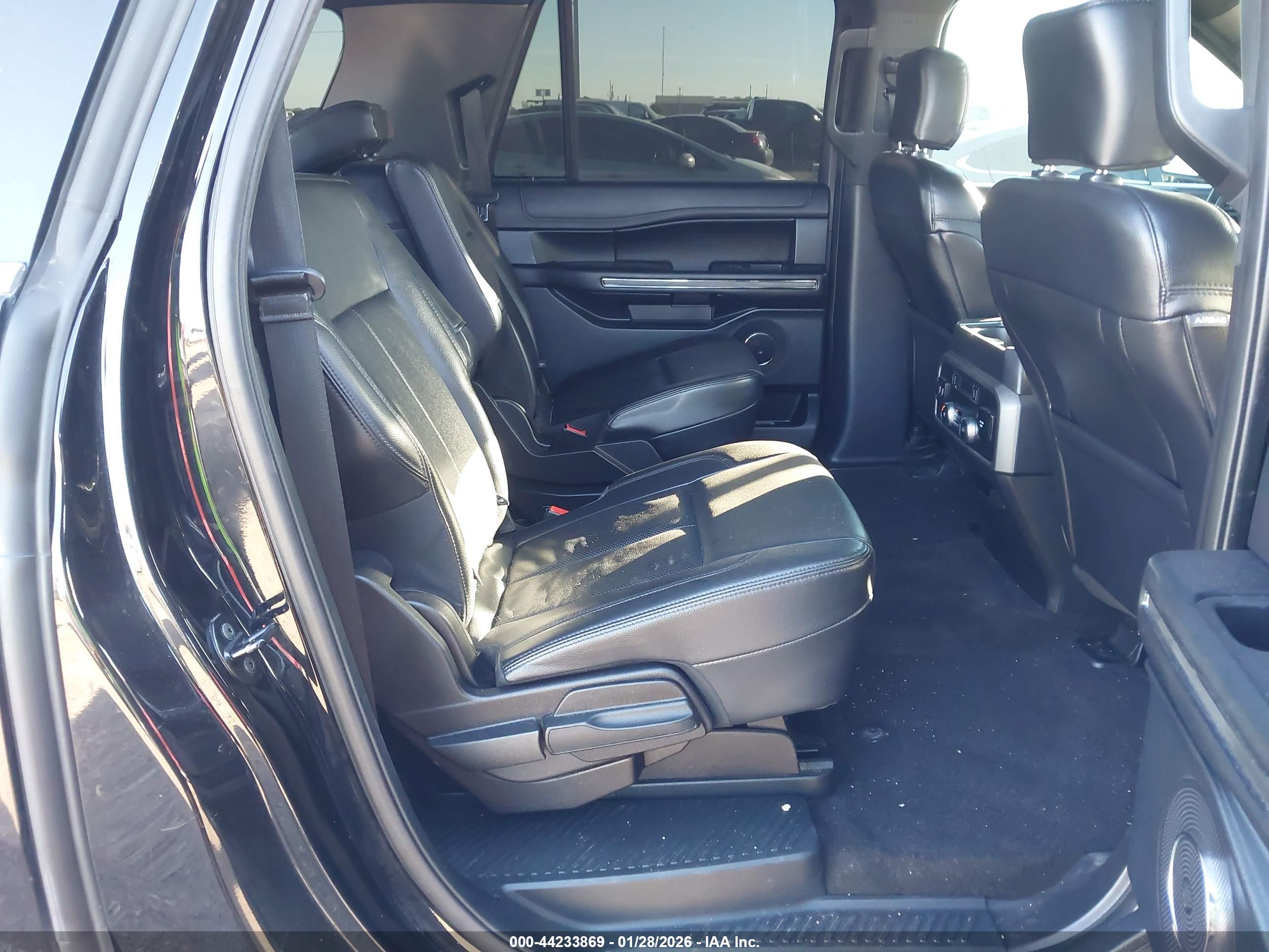 FORD EXPEDITION image 8
