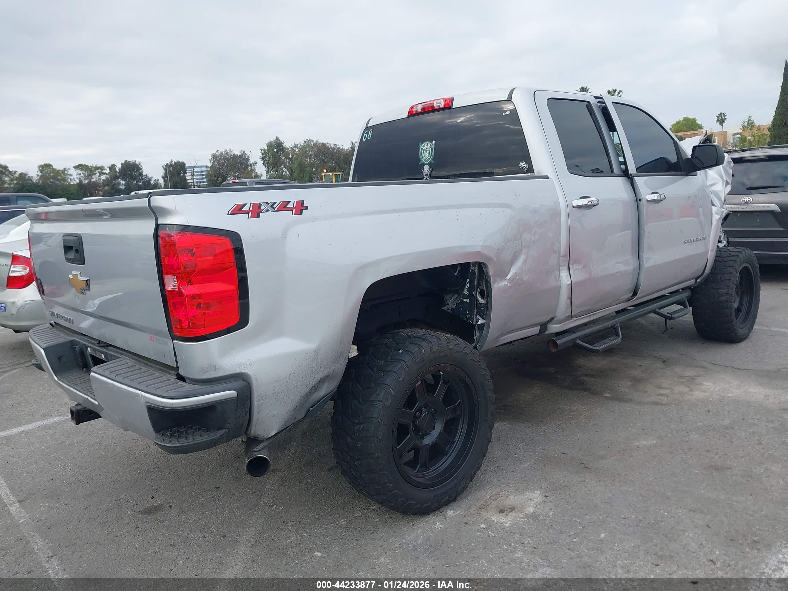 CHEVROLET SILVERADO image 4