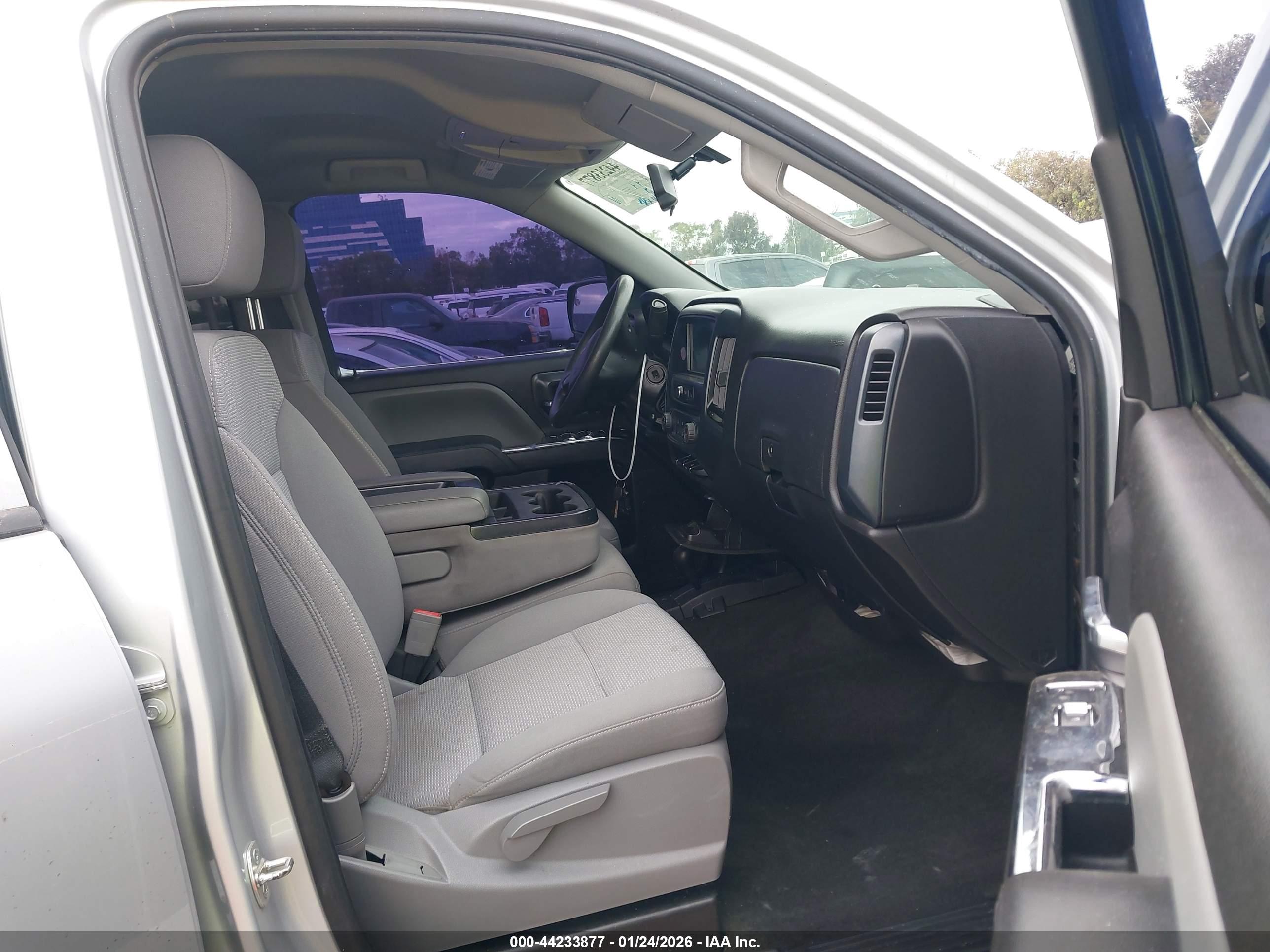 CHEVROLET SILVERADO image 5