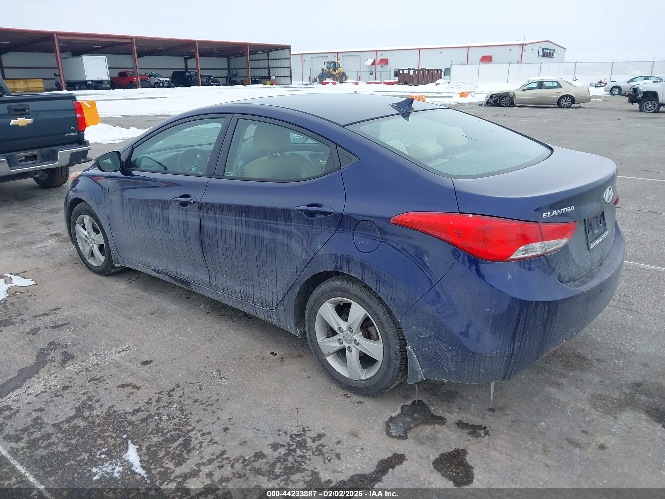 HYUNDAI ELANTRA image 3