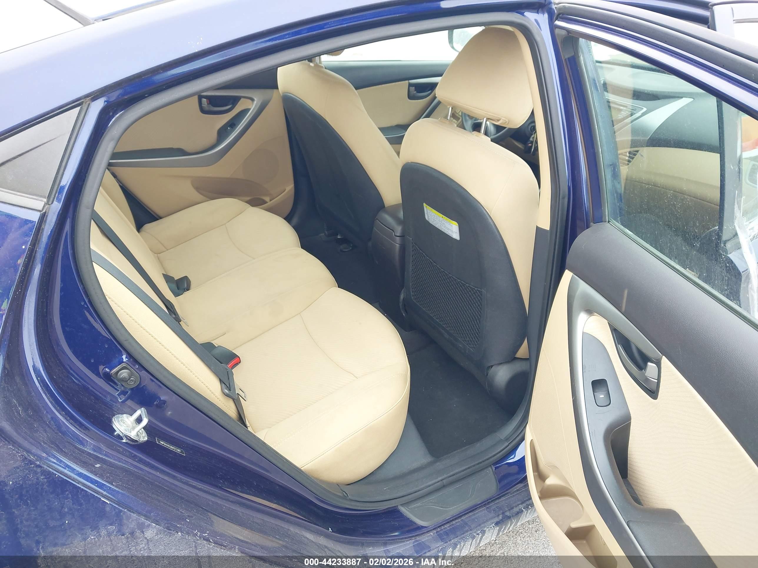 HYUNDAI ELANTRA image 8
