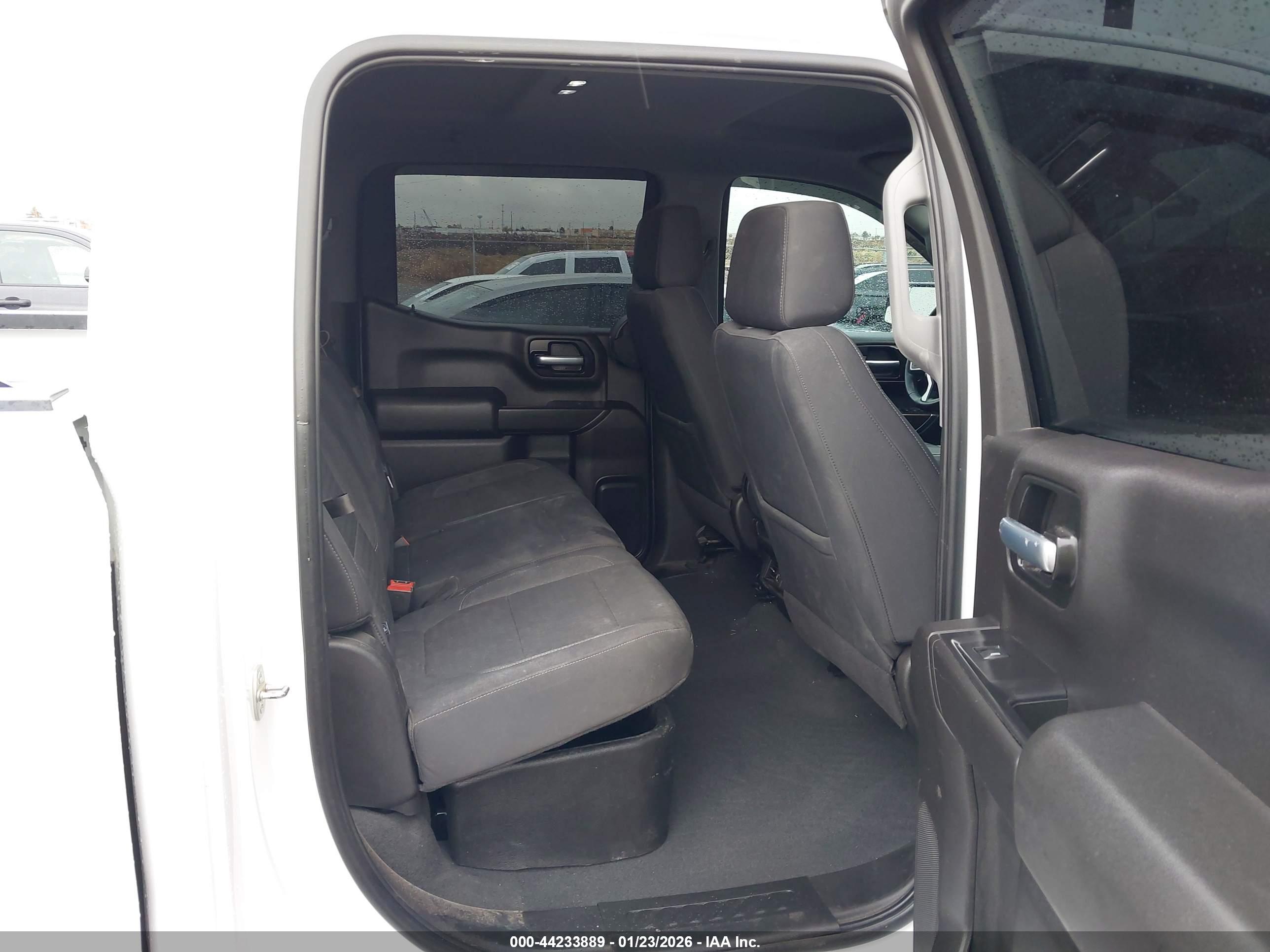 CHEVROLET SILVERADO image 8