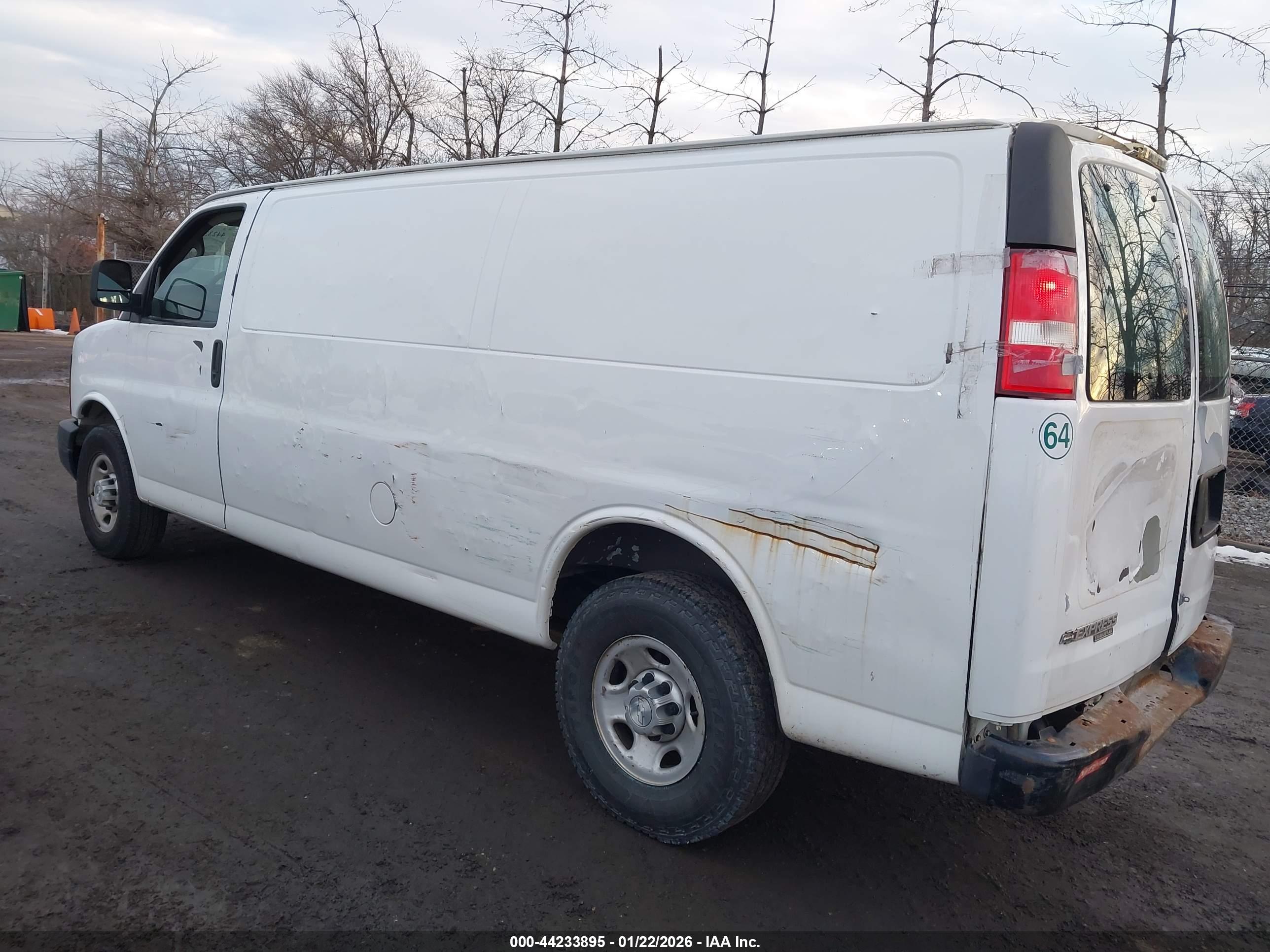 CHEVROLET EXPRESS image 3