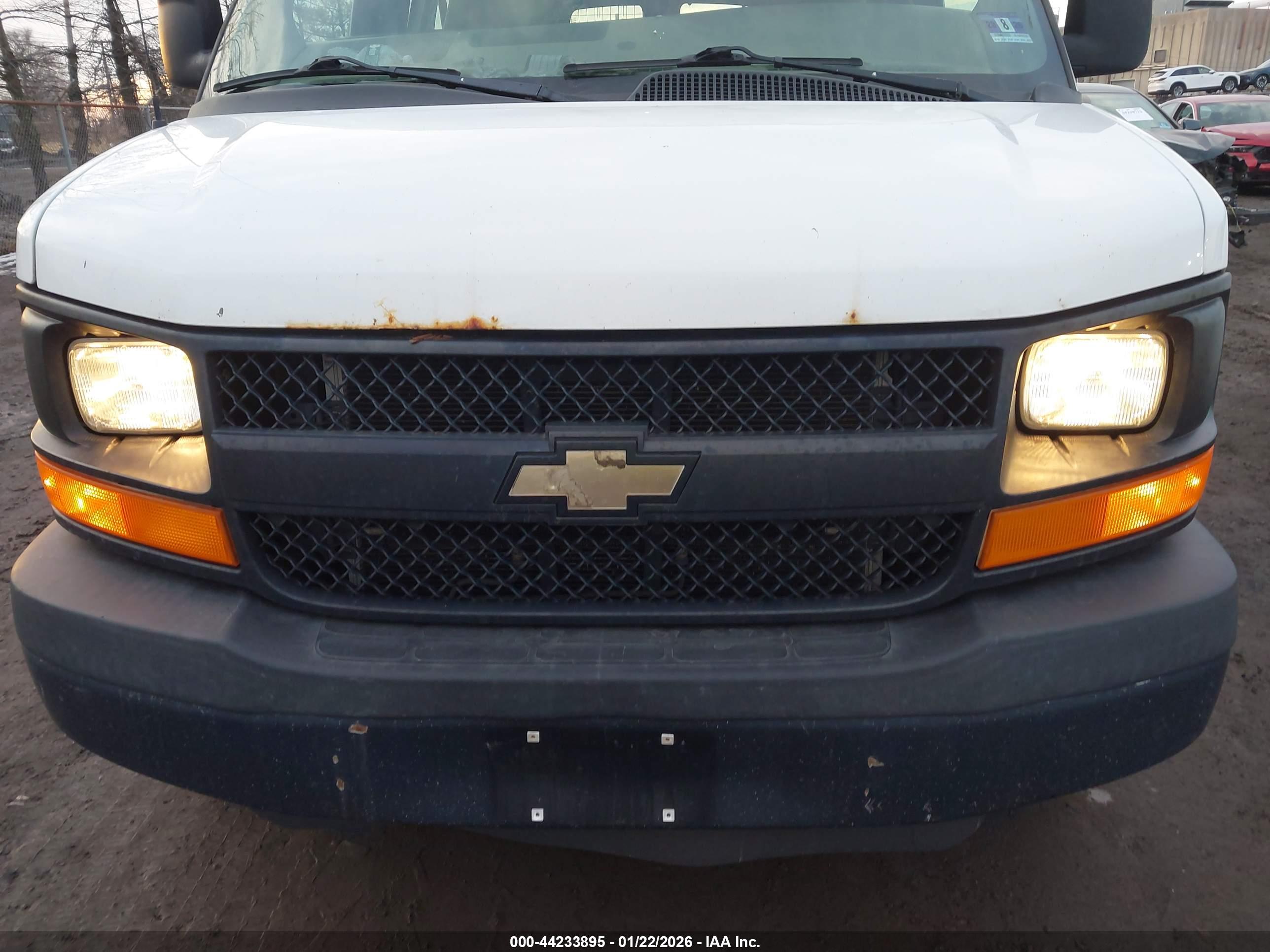 CHEVROLET EXPRESS image 6