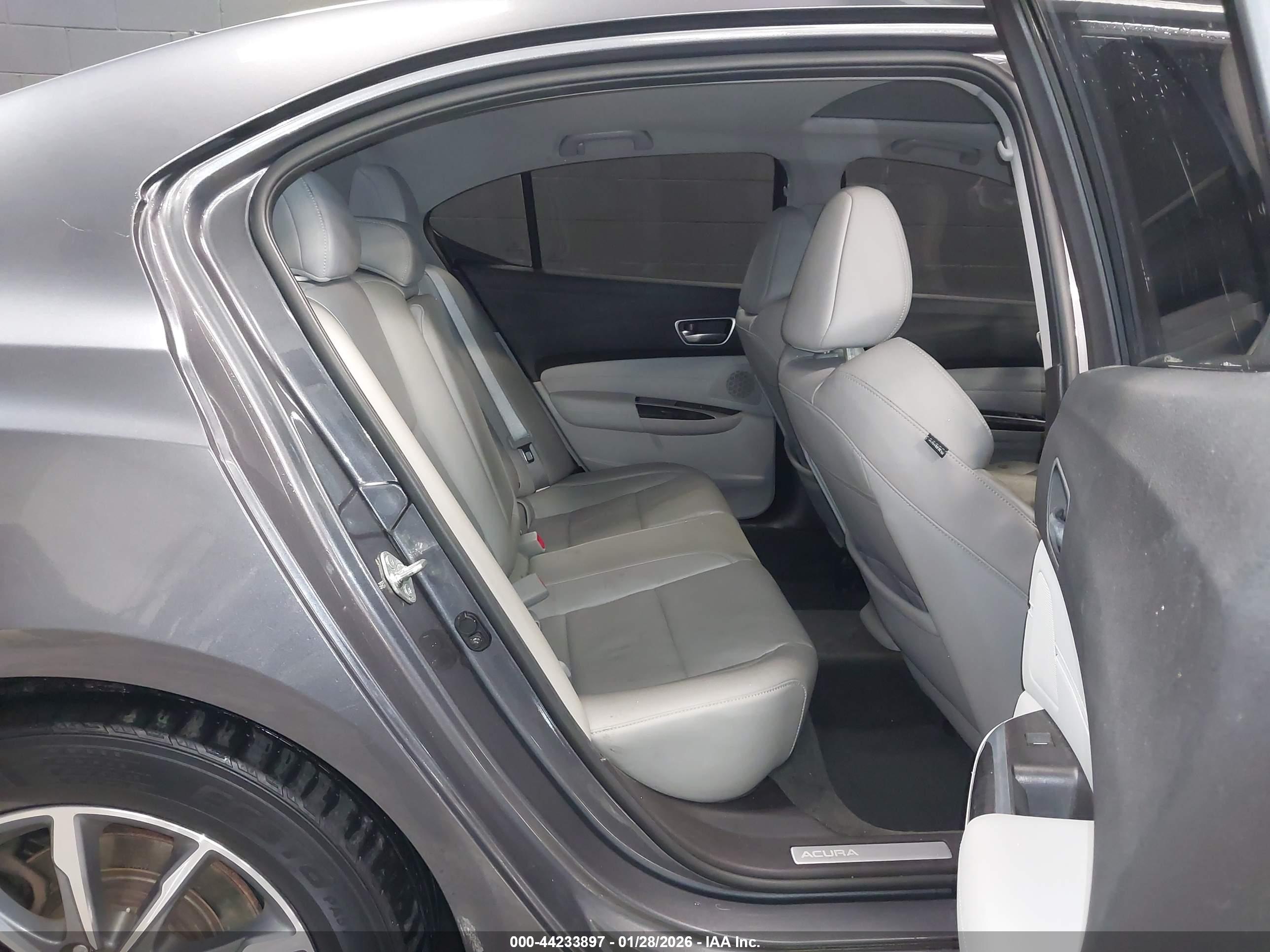 ACURA TLX image 8