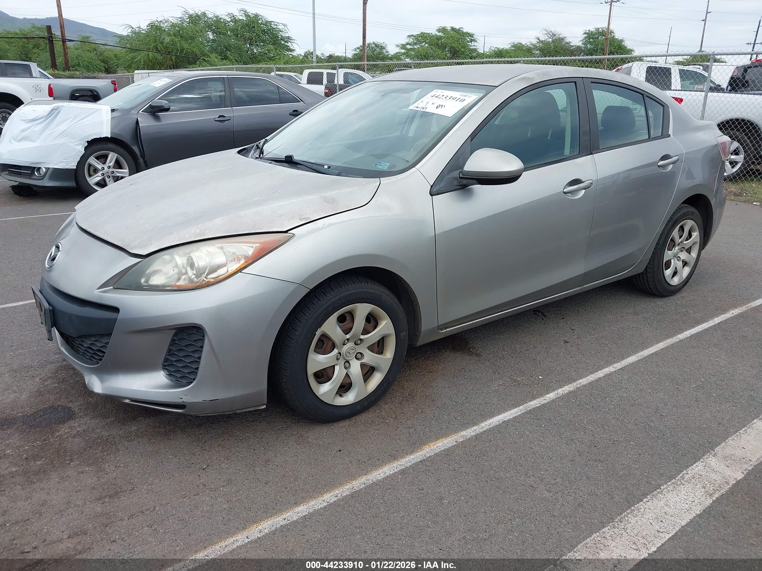 MAZDA MAZDA3 image 2