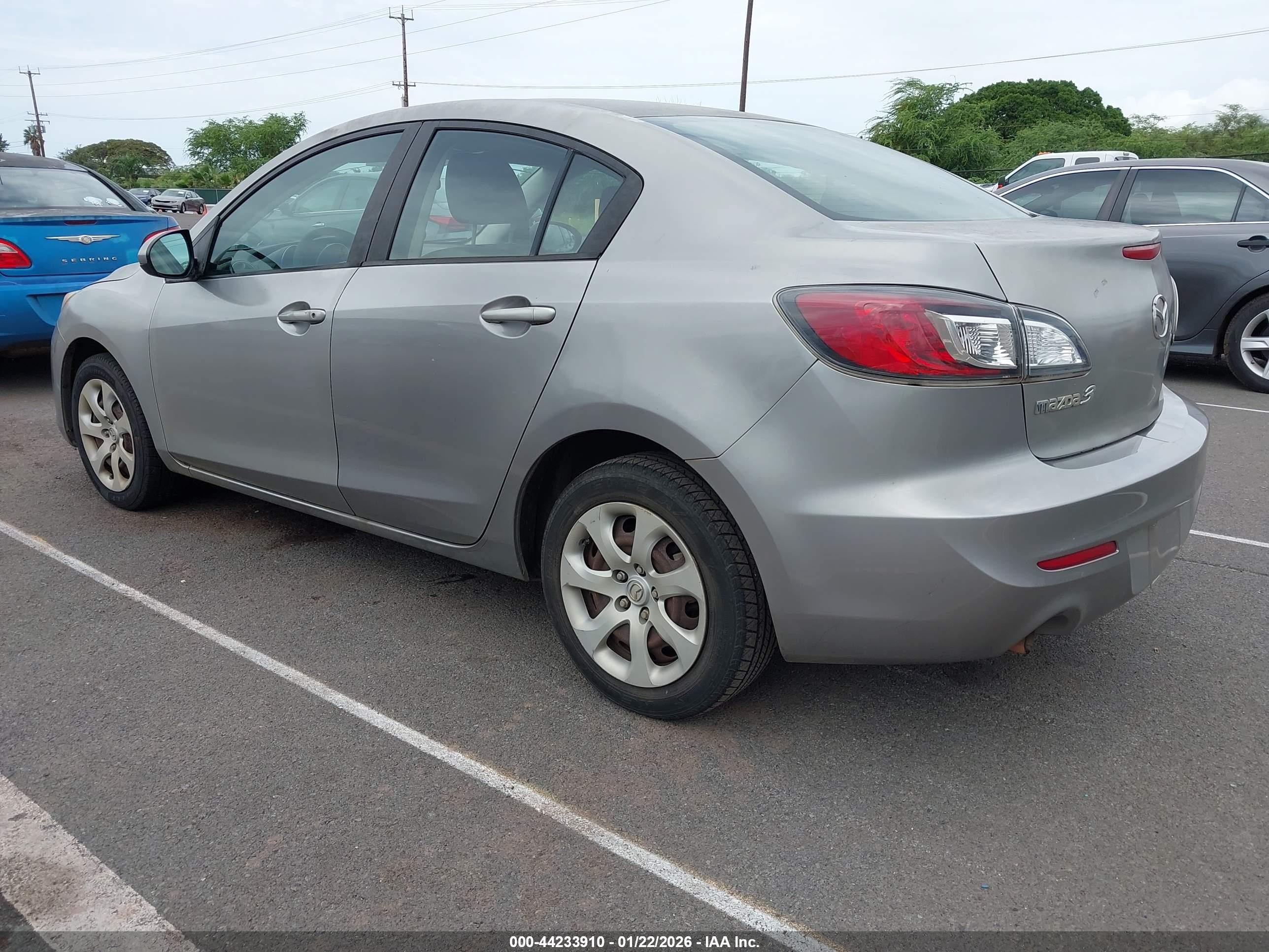 MAZDA MAZDA3 image 3