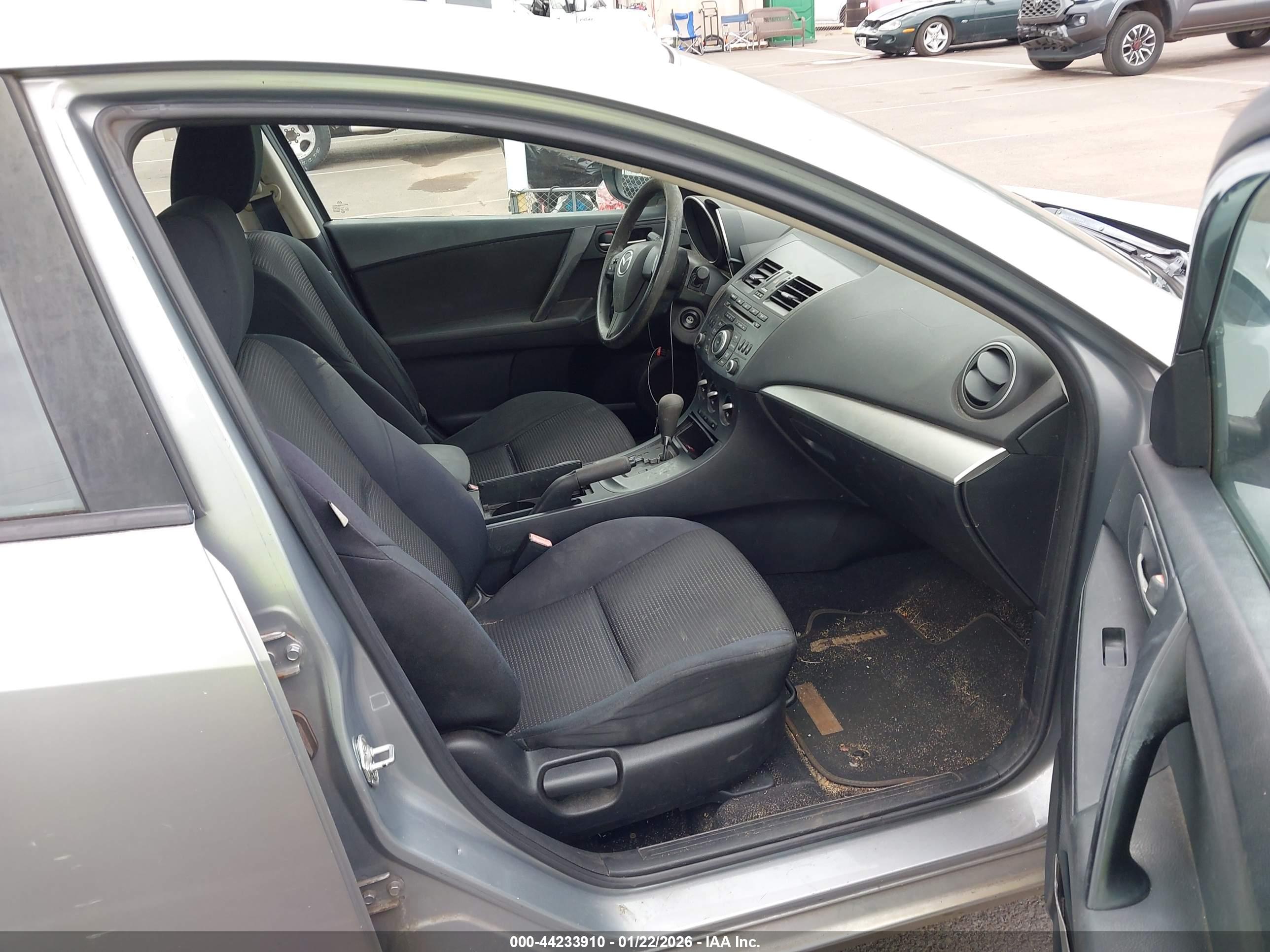 MAZDA MAZDA3 image 5