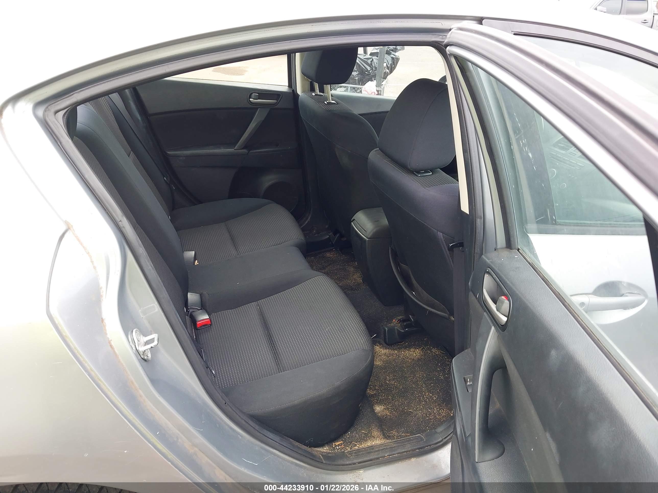 MAZDA MAZDA3 image 8