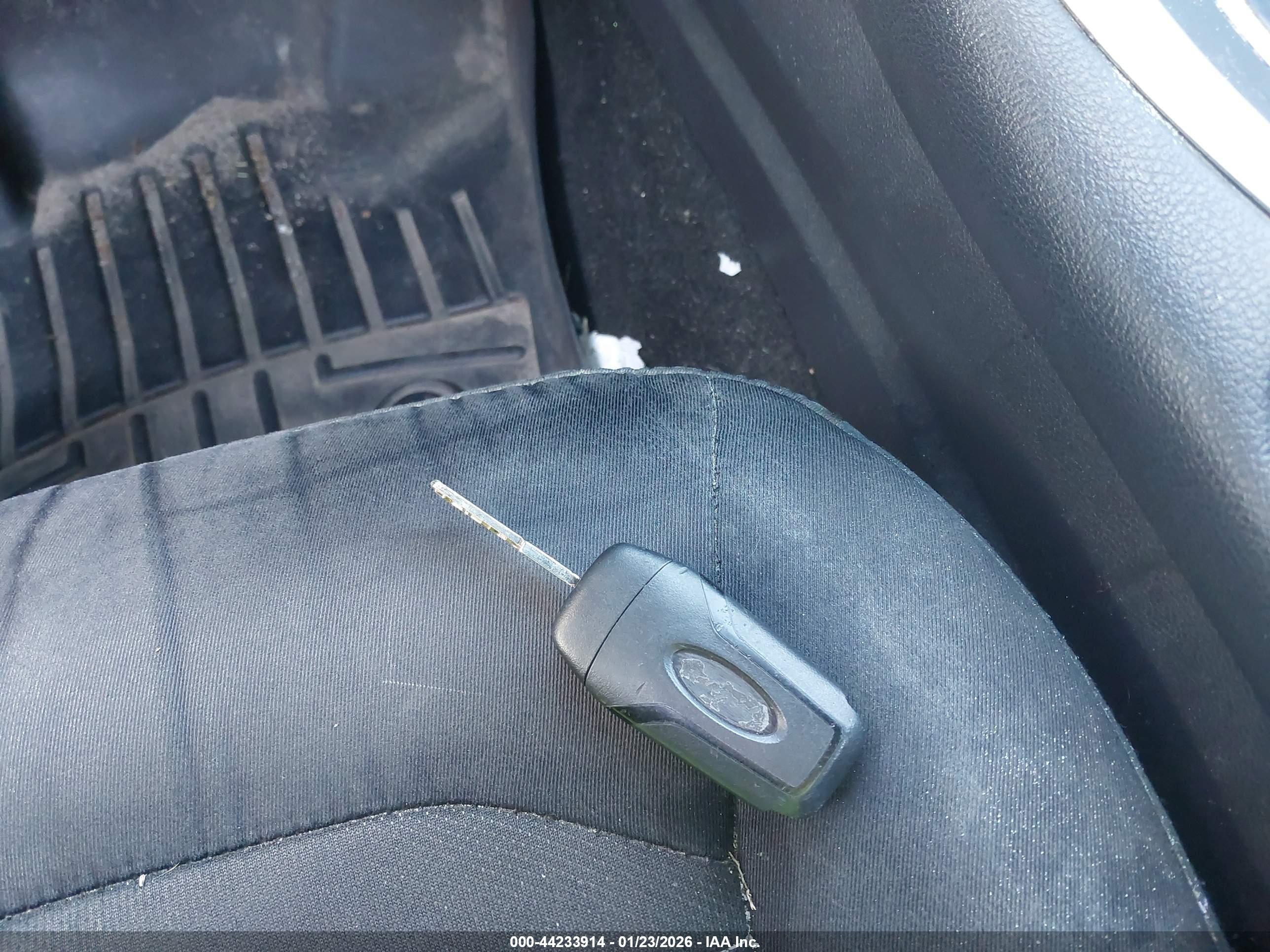 FORD FUSION image 11