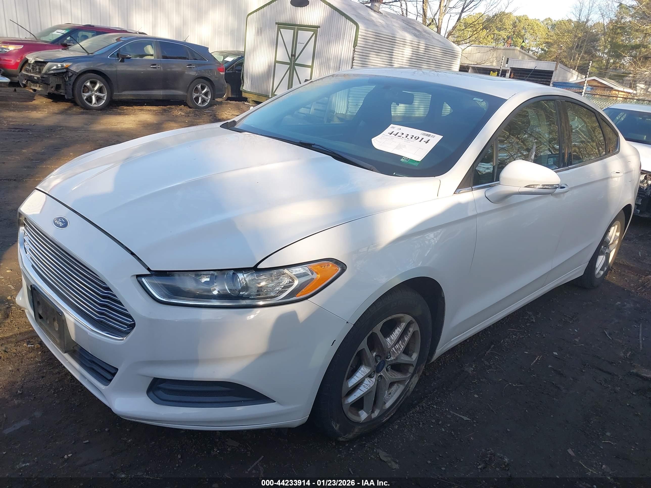 FORD FUSION image 2