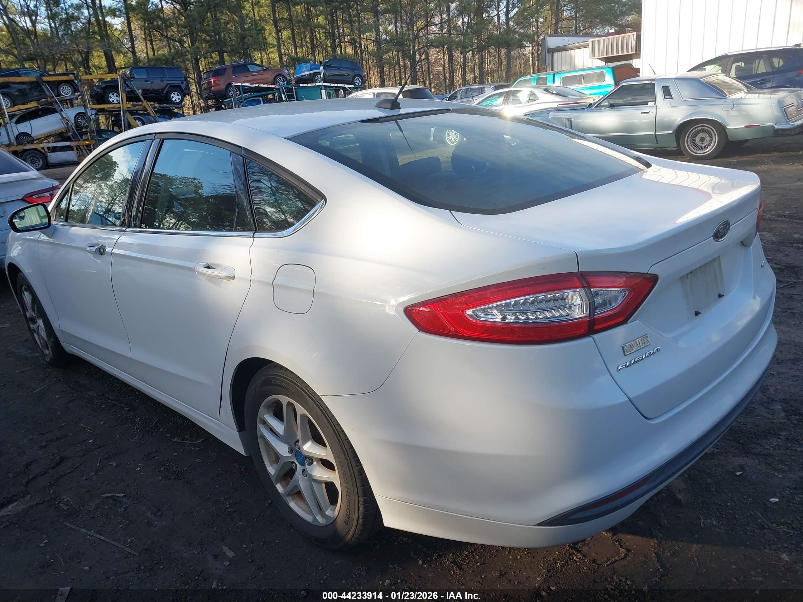 FORD FUSION image 3