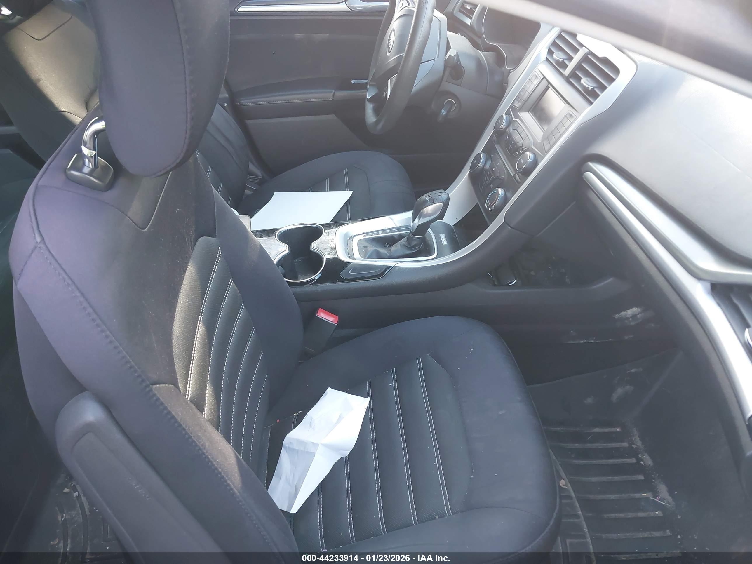 FORD FUSION image 5