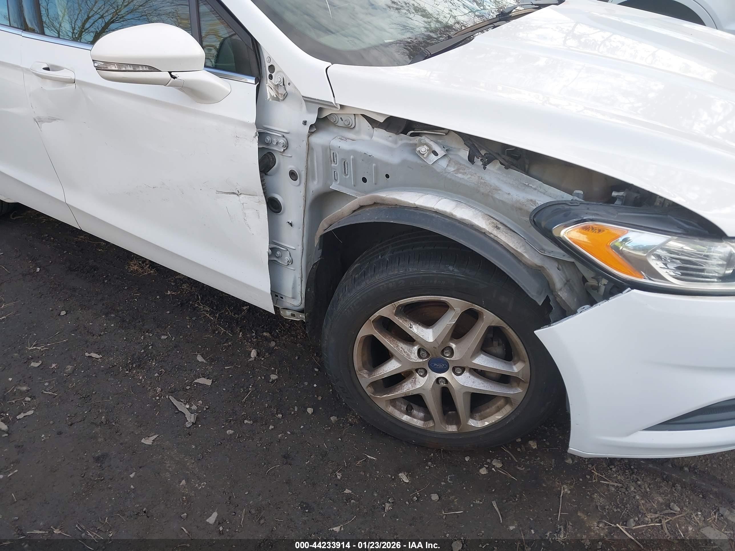 FORD FUSION image 6