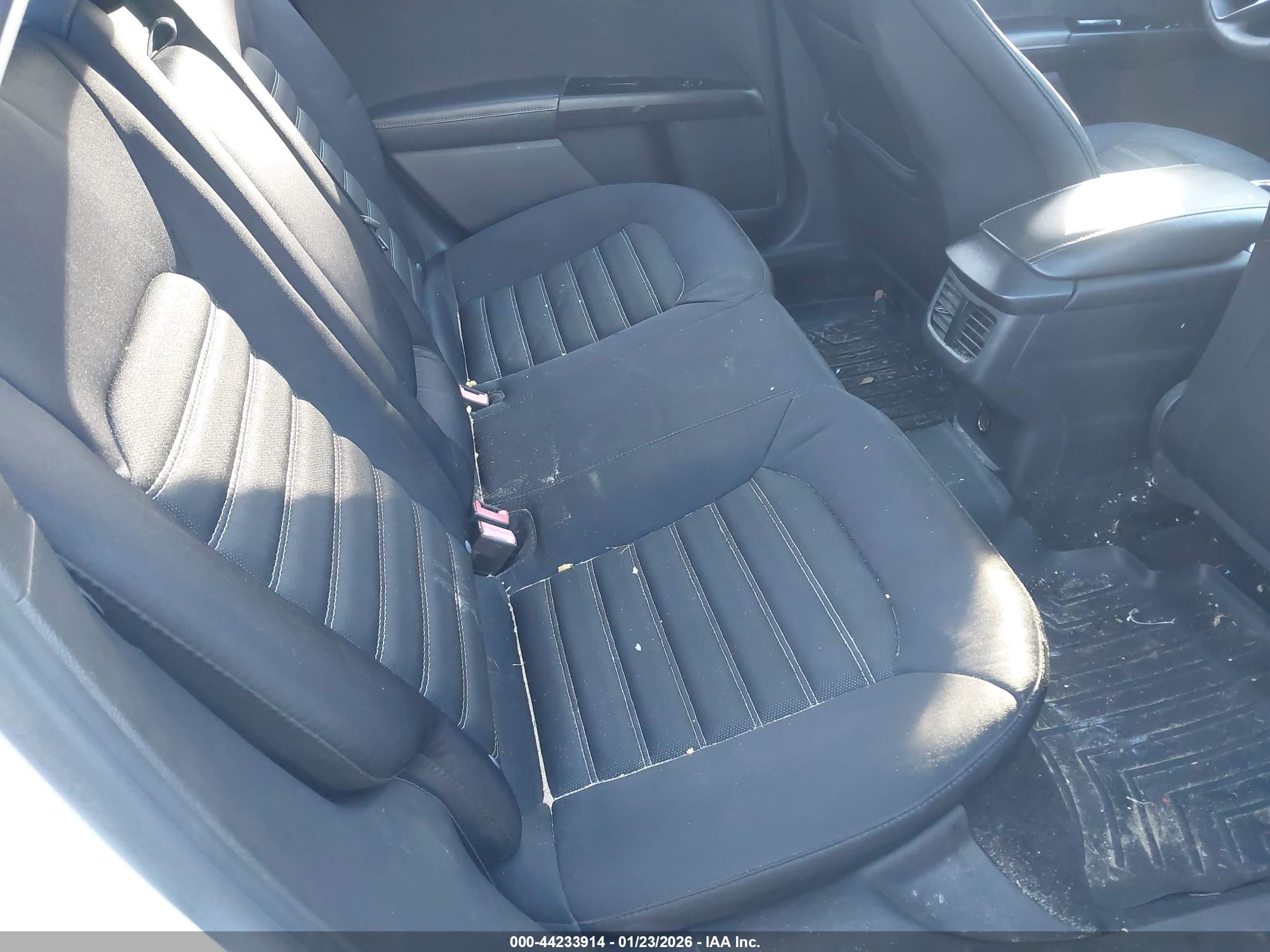 FORD FUSION image 8