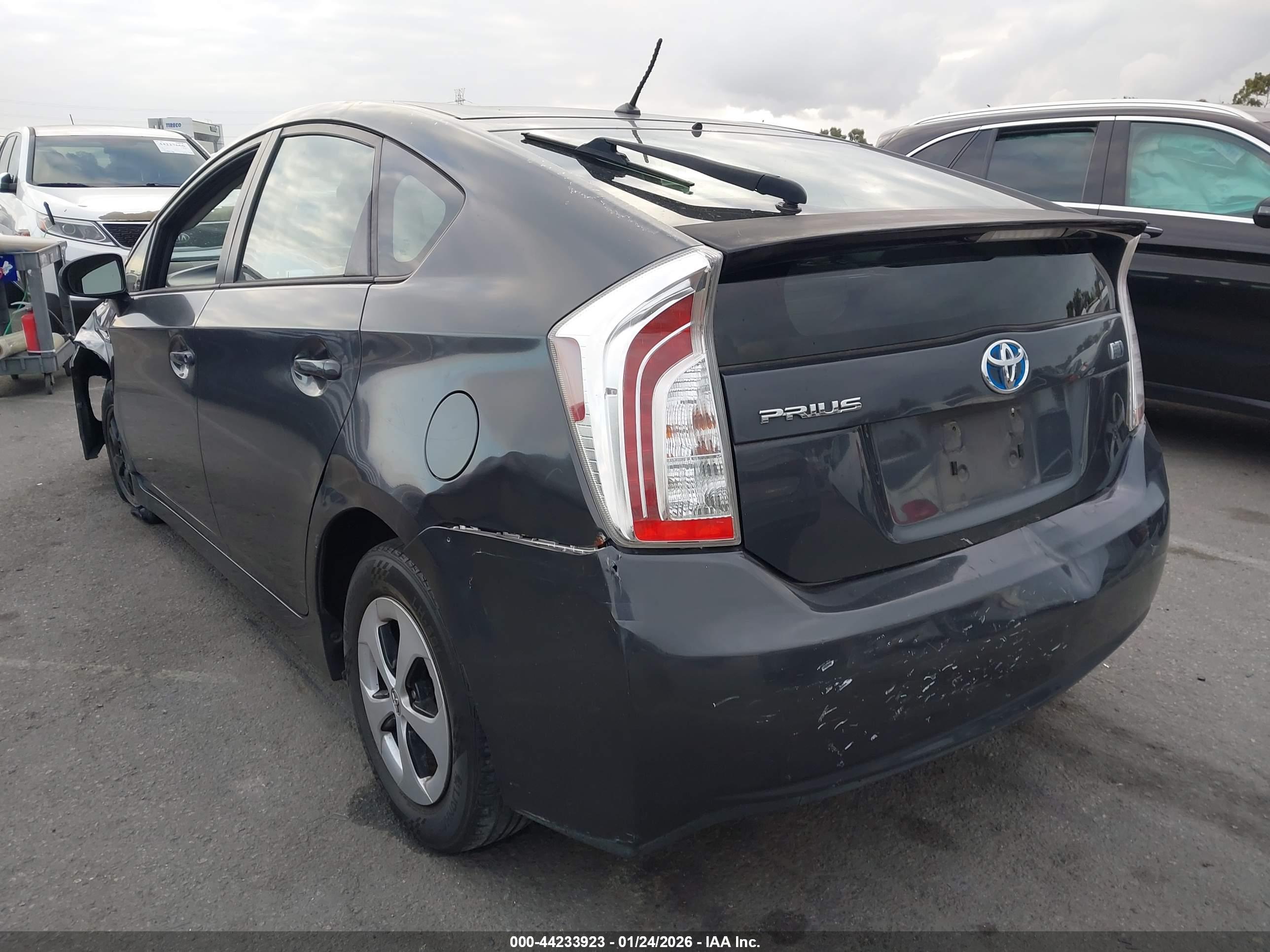 TOYOTA PRIUS image 3