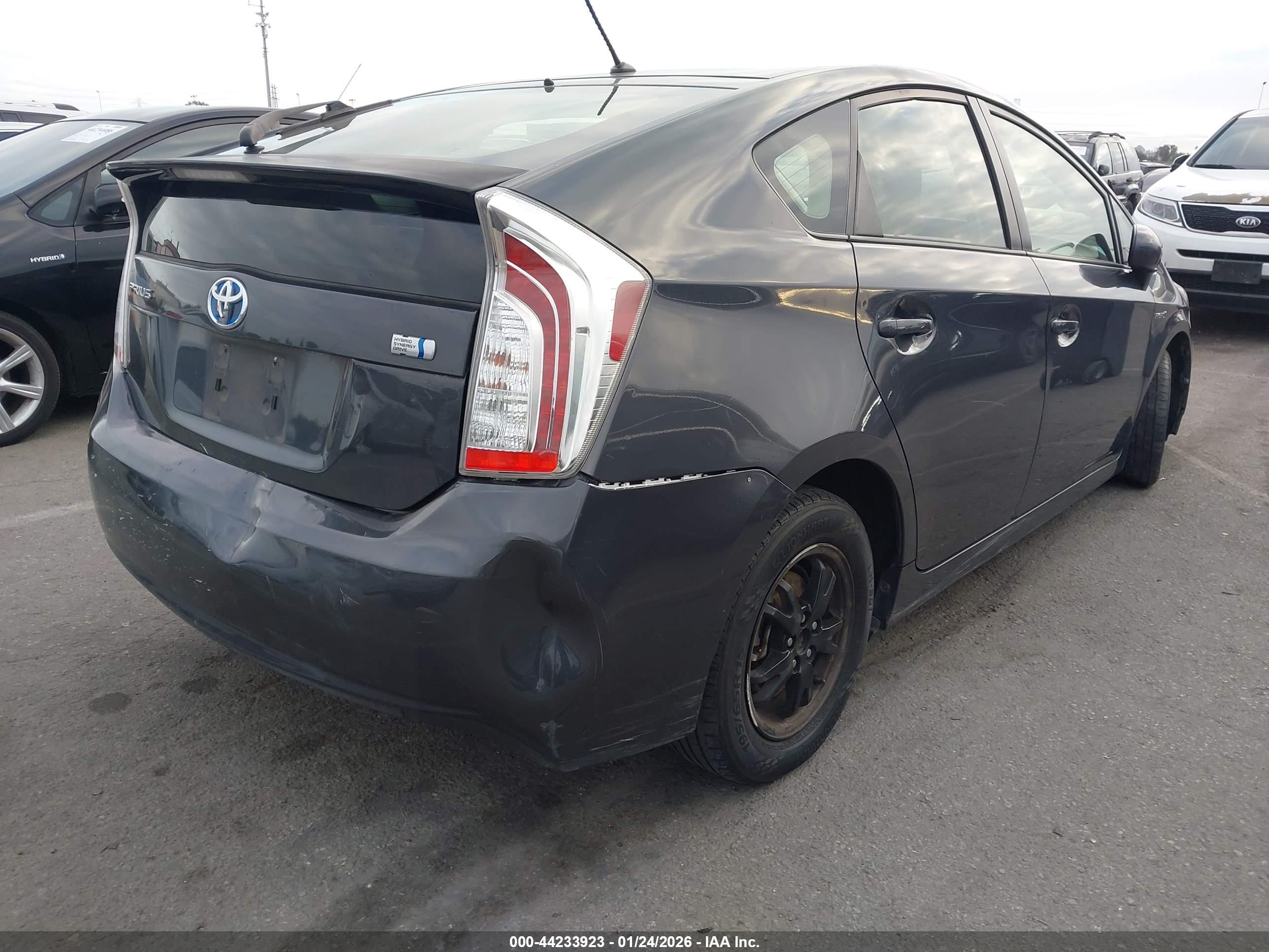 TOYOTA PRIUS image 4