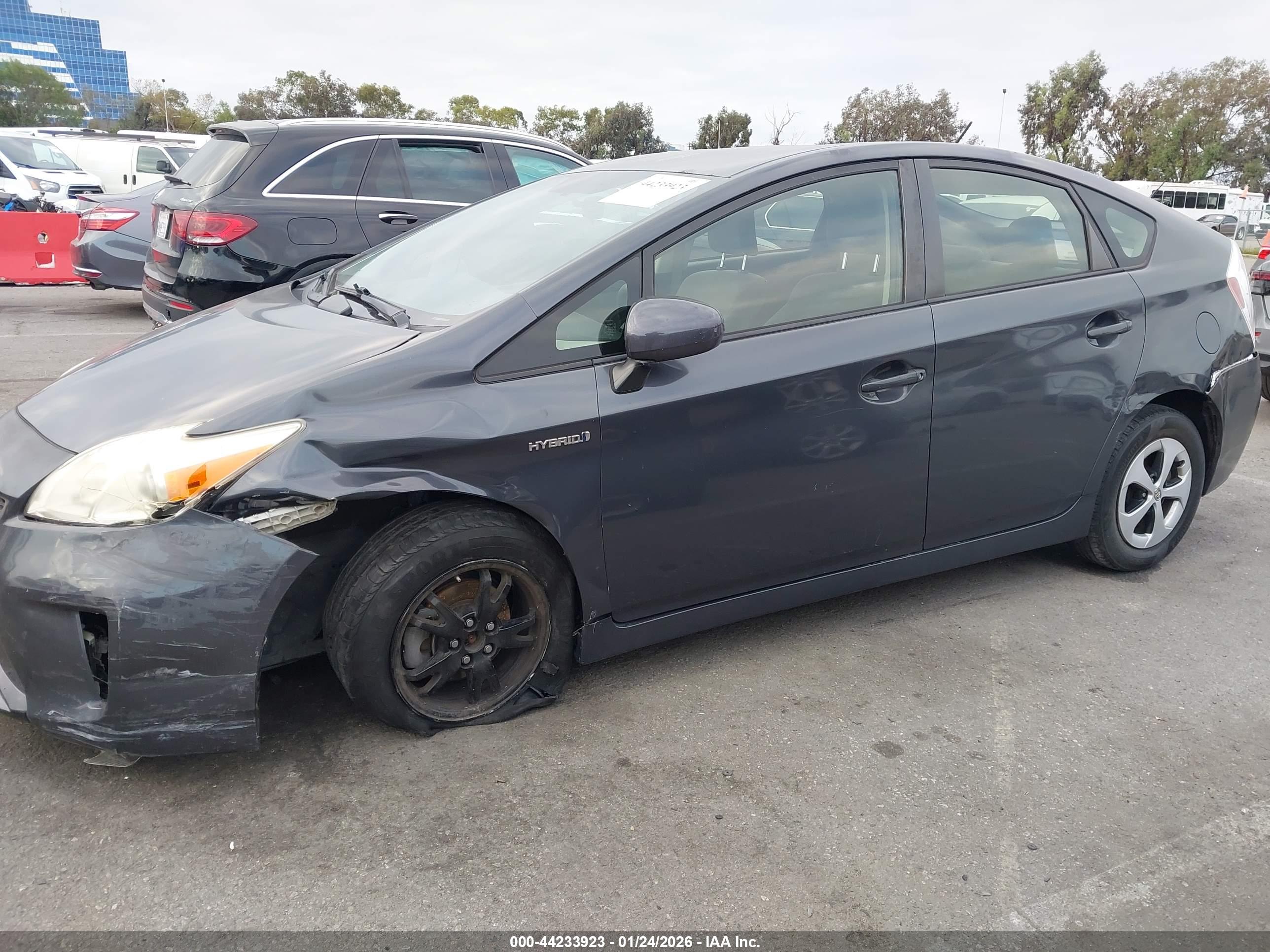 TOYOTA PRIUS image 6