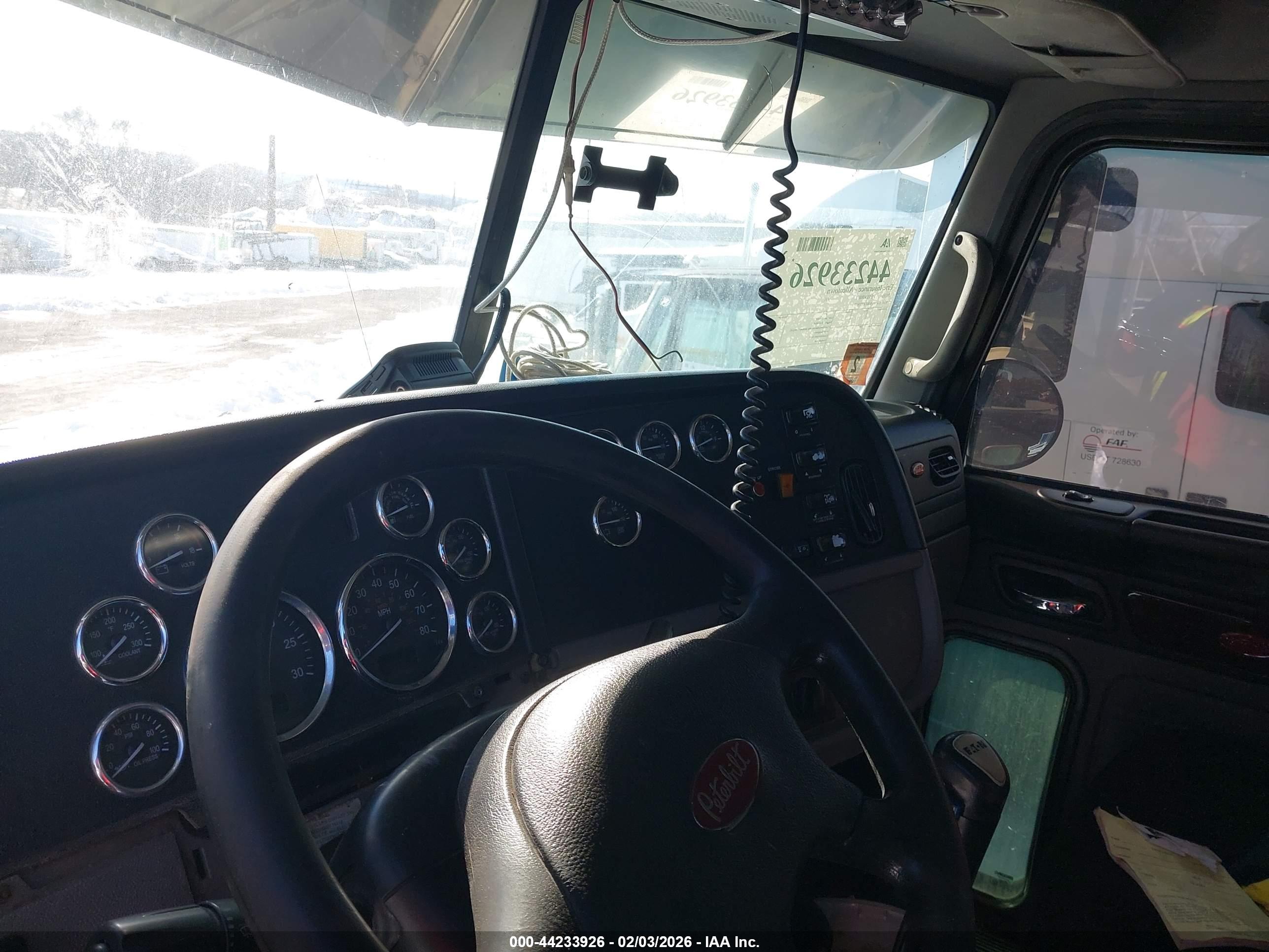 PETERBILT 365 image 7