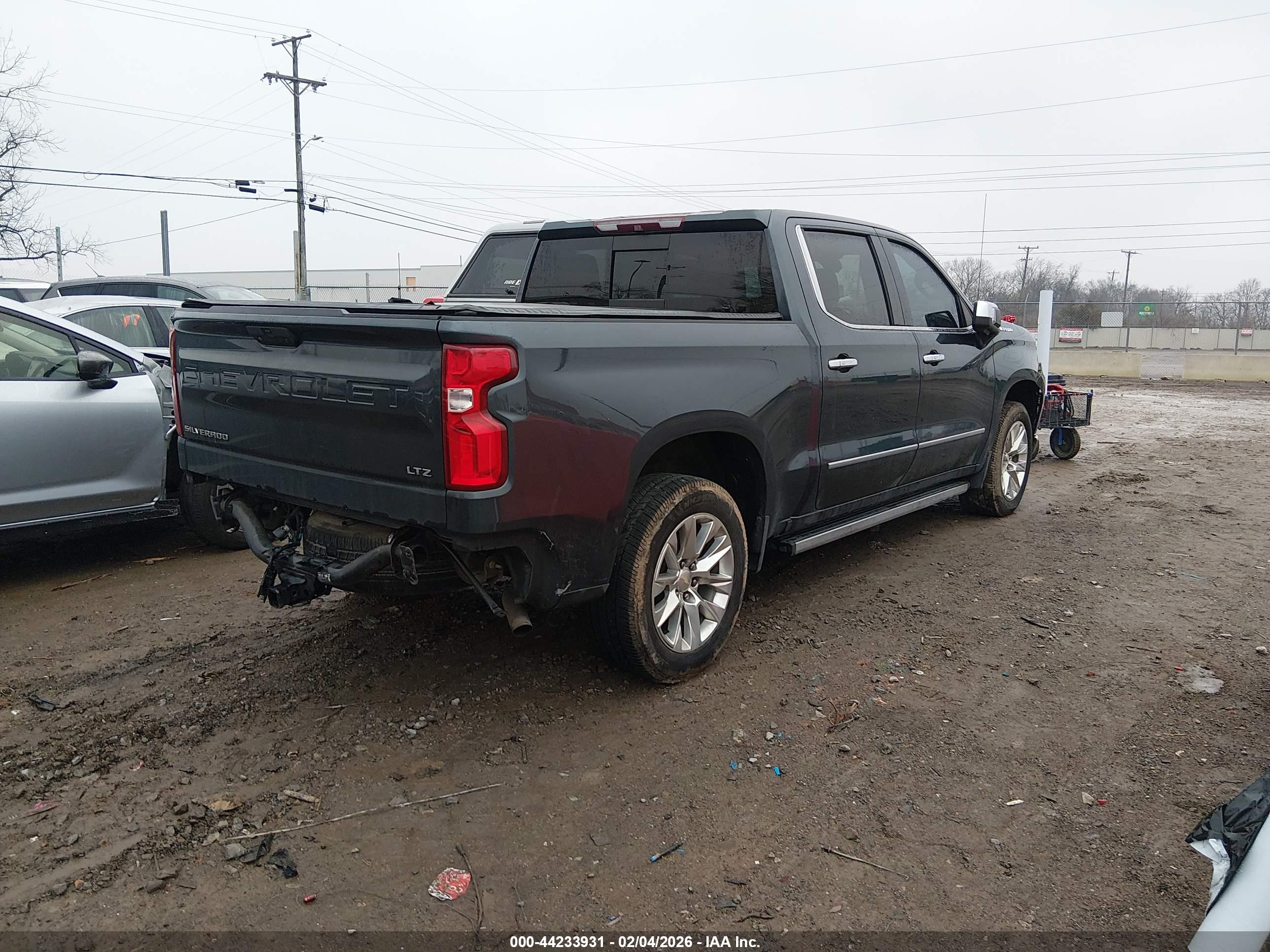 CHEVROLET SILVERADO image 4