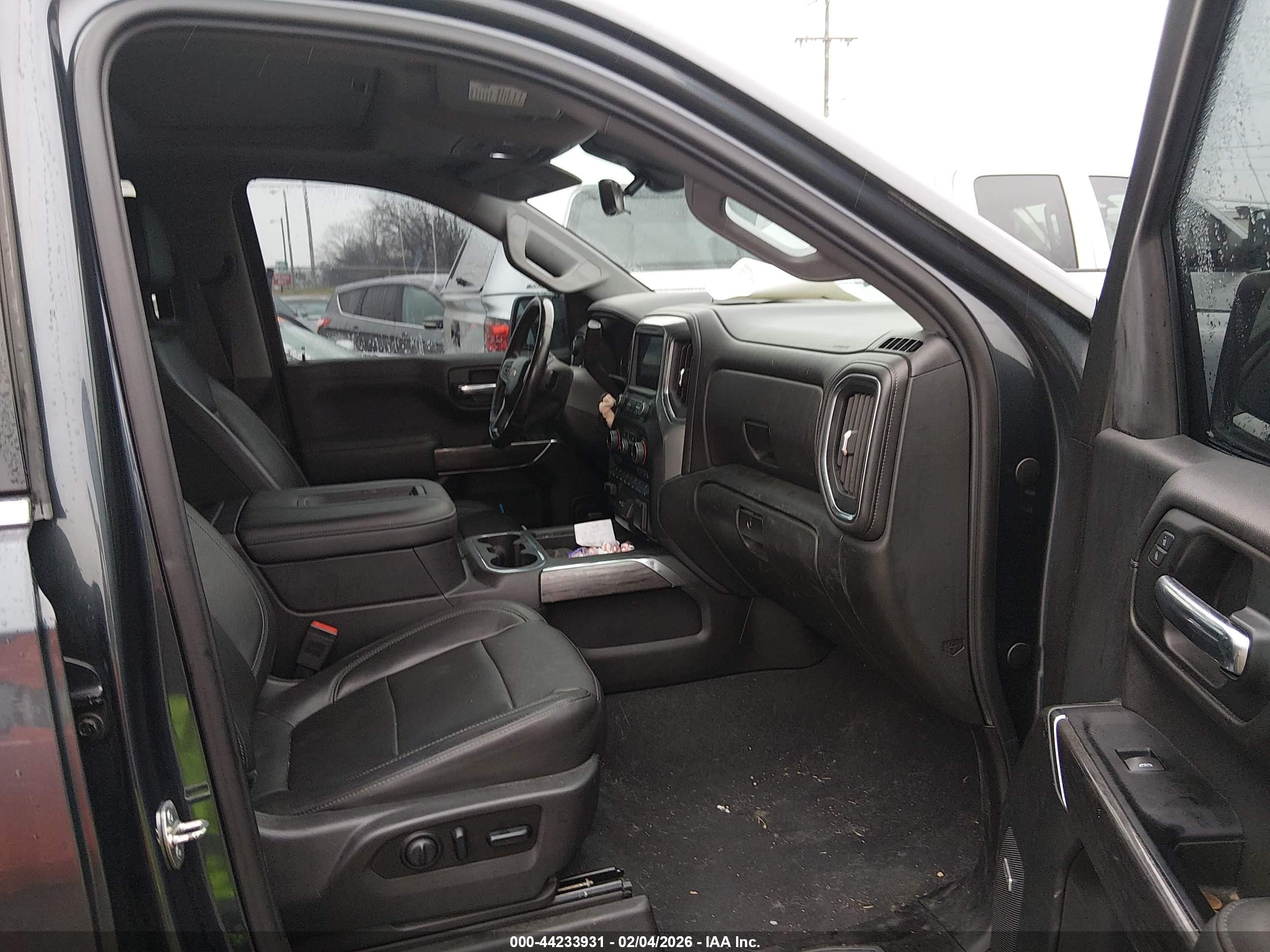 CHEVROLET SILVERADO image 5